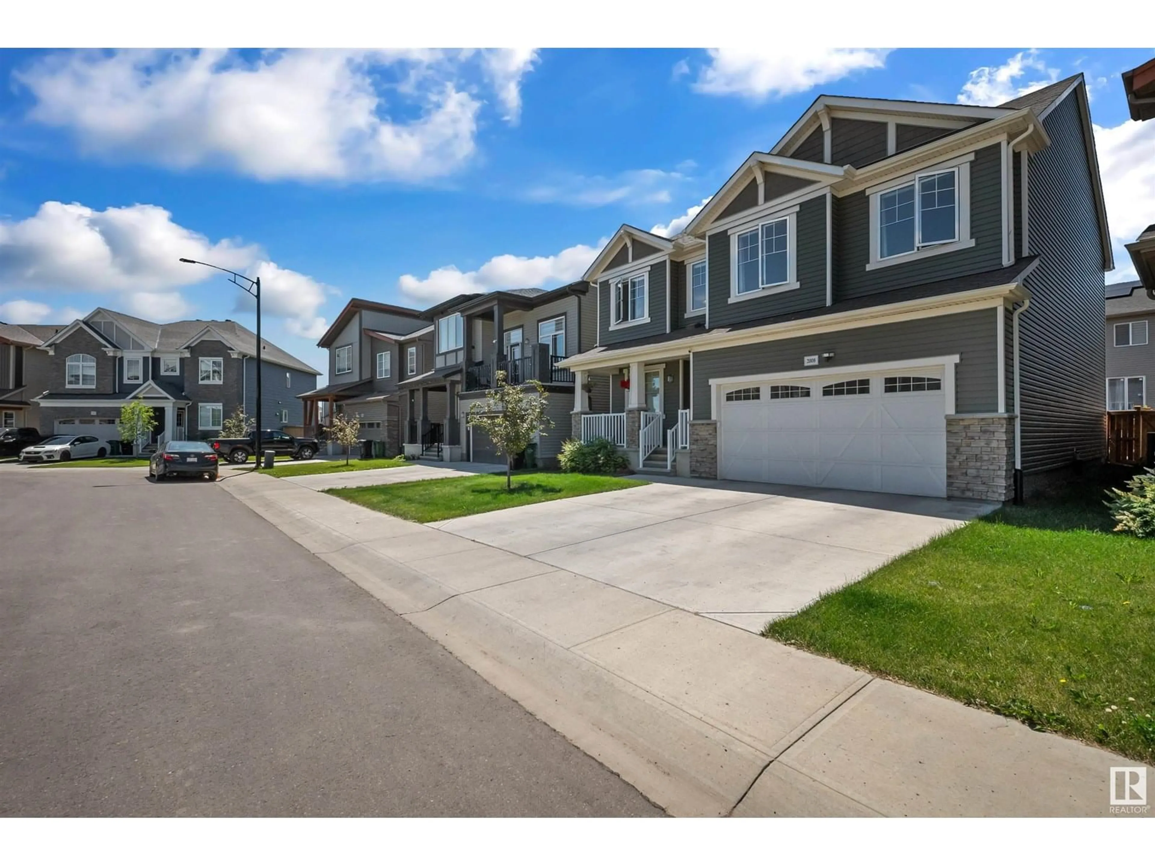 A pic from outside/outdoor area/front of a property/back of a property/a pic from drone, street for 2008 206 ST, Edmonton Alberta T6M1M7