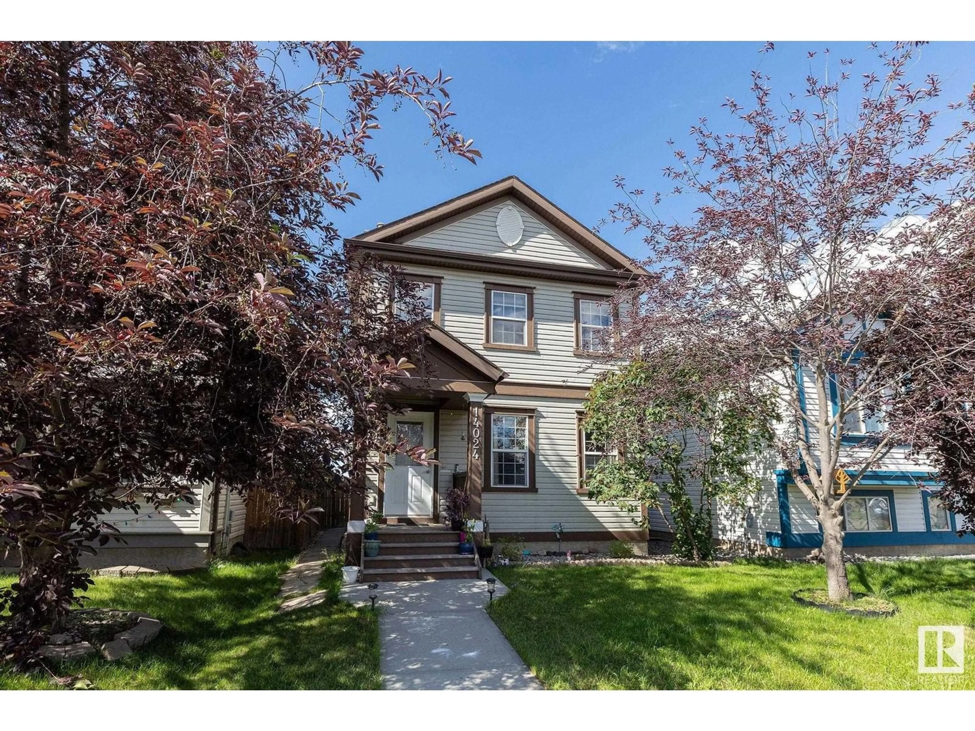 Home with vinyl exterior material, street for 14024 152 AV, Edmonton Alberta T6V1T5