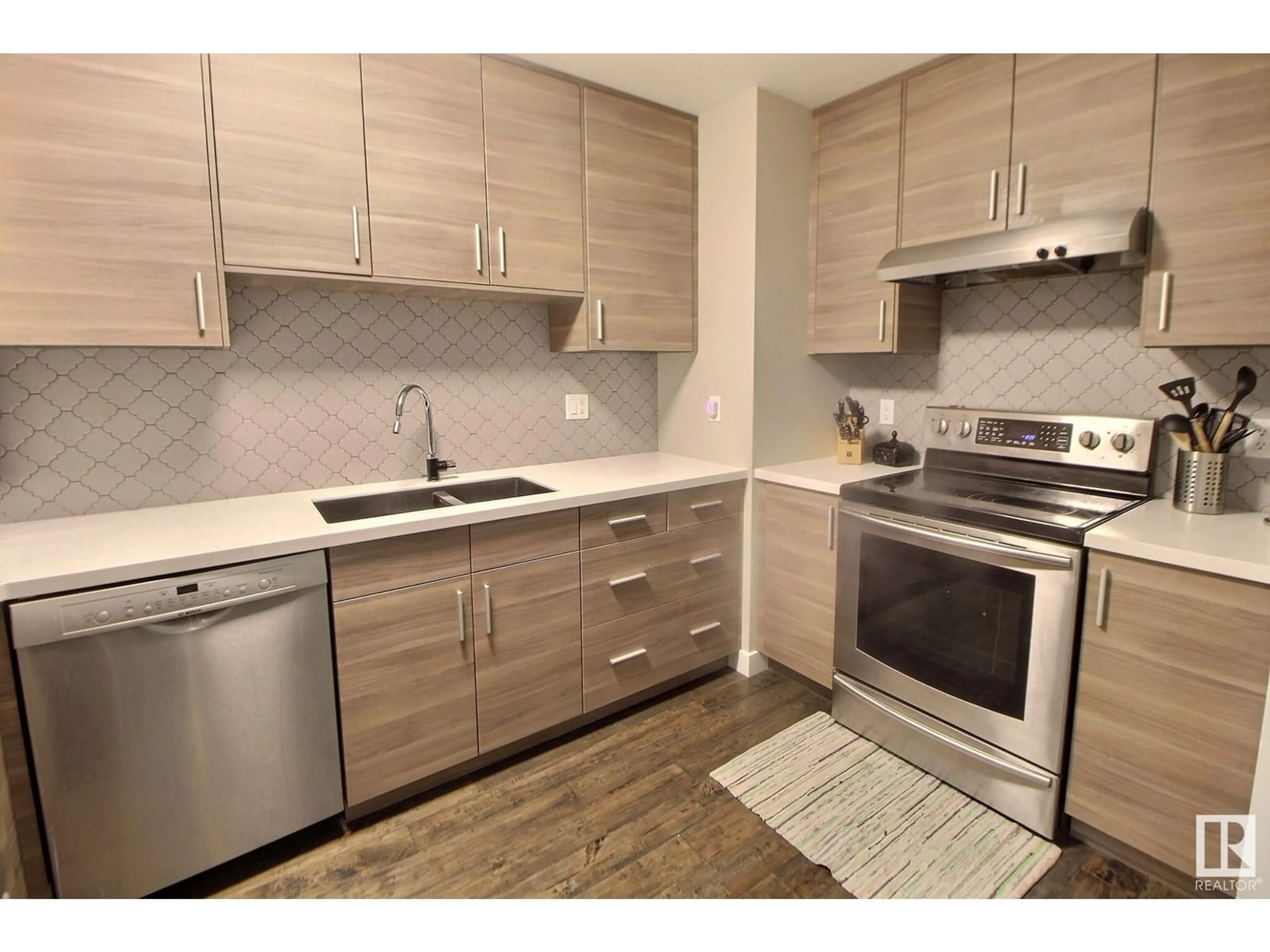 Standard kitchen, unknown for NW - 10150 87 AV, Edmonton Alberta T6E2P2