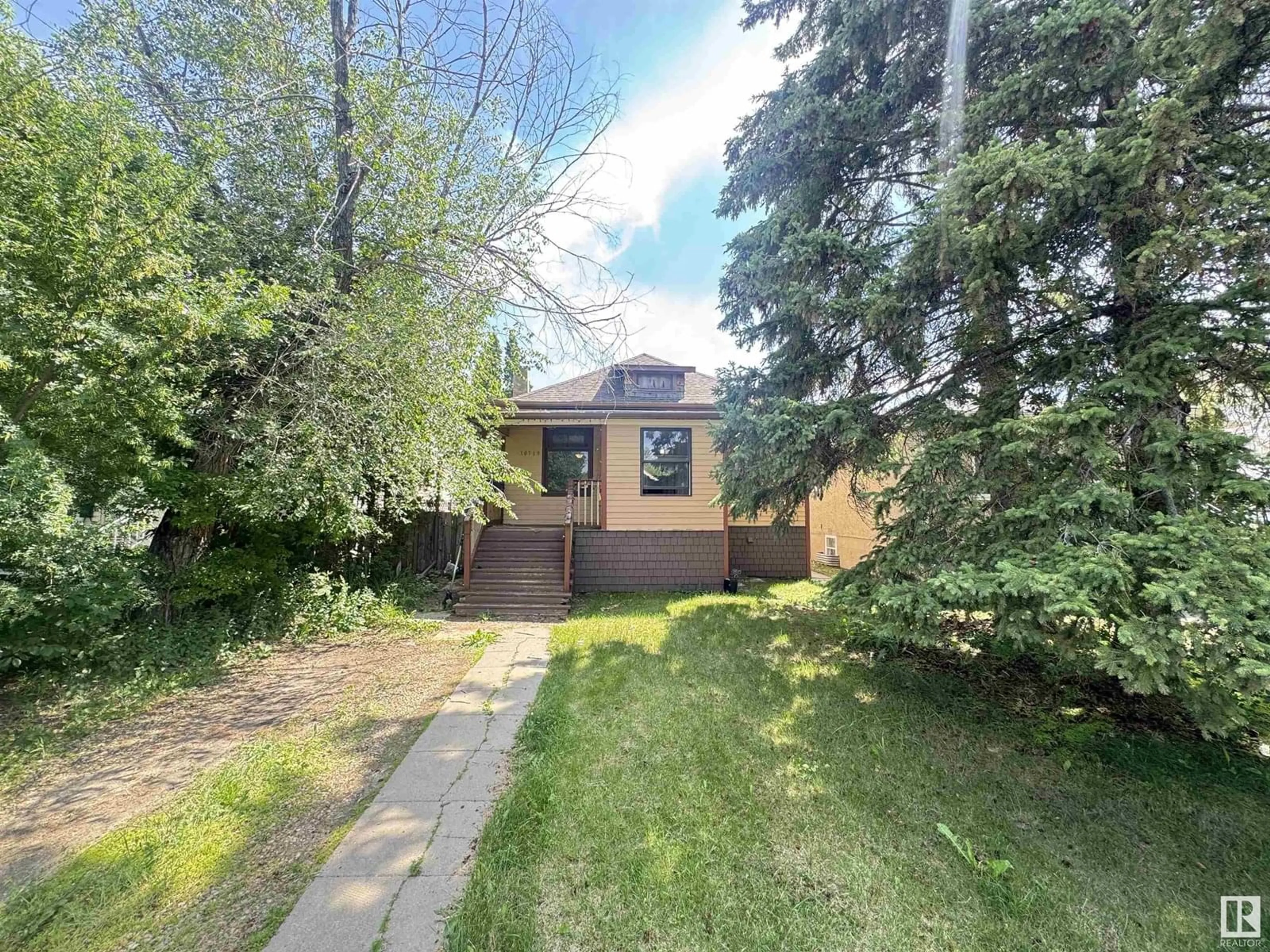 A pic from outside/outdoor area/front of a property/back of a property/a pic from drone, street for 10719 74 AV, Edmonton Alberta T6E1G7