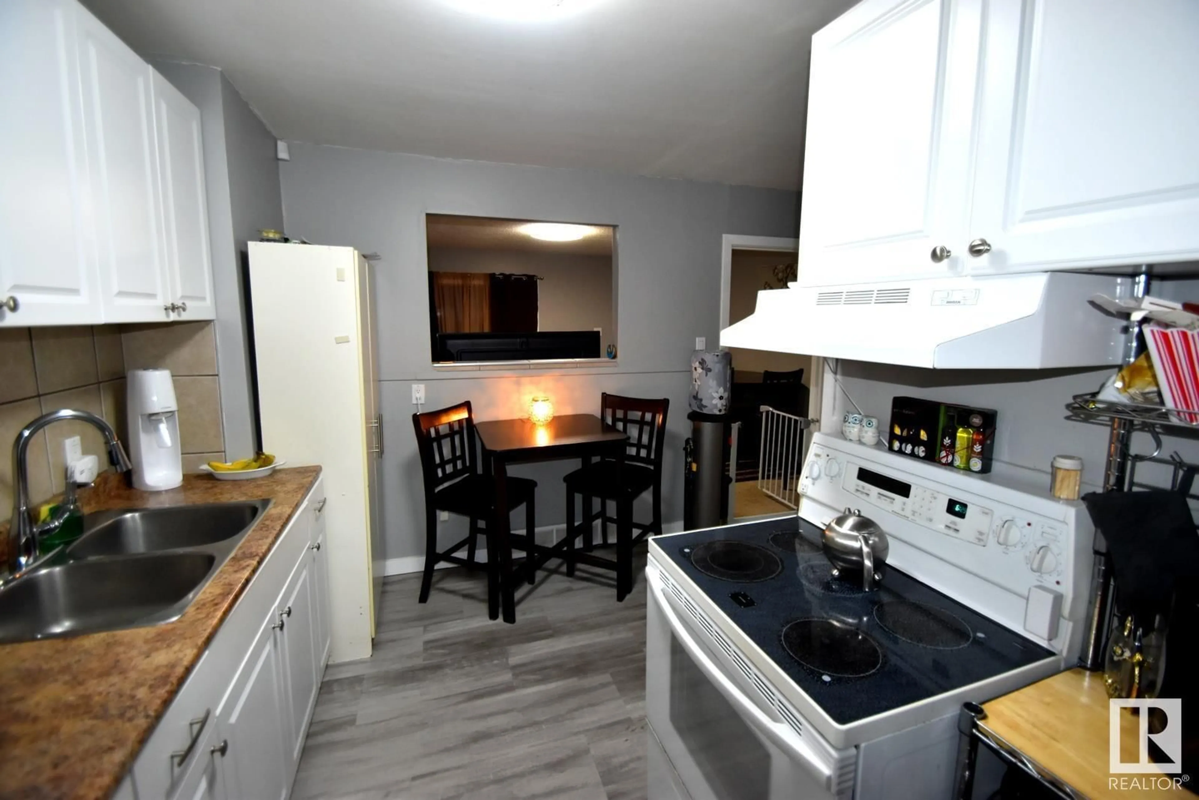 Standard kitchen, unknown for 11544 88 ST, Edmonton Alberta T5R3B3
