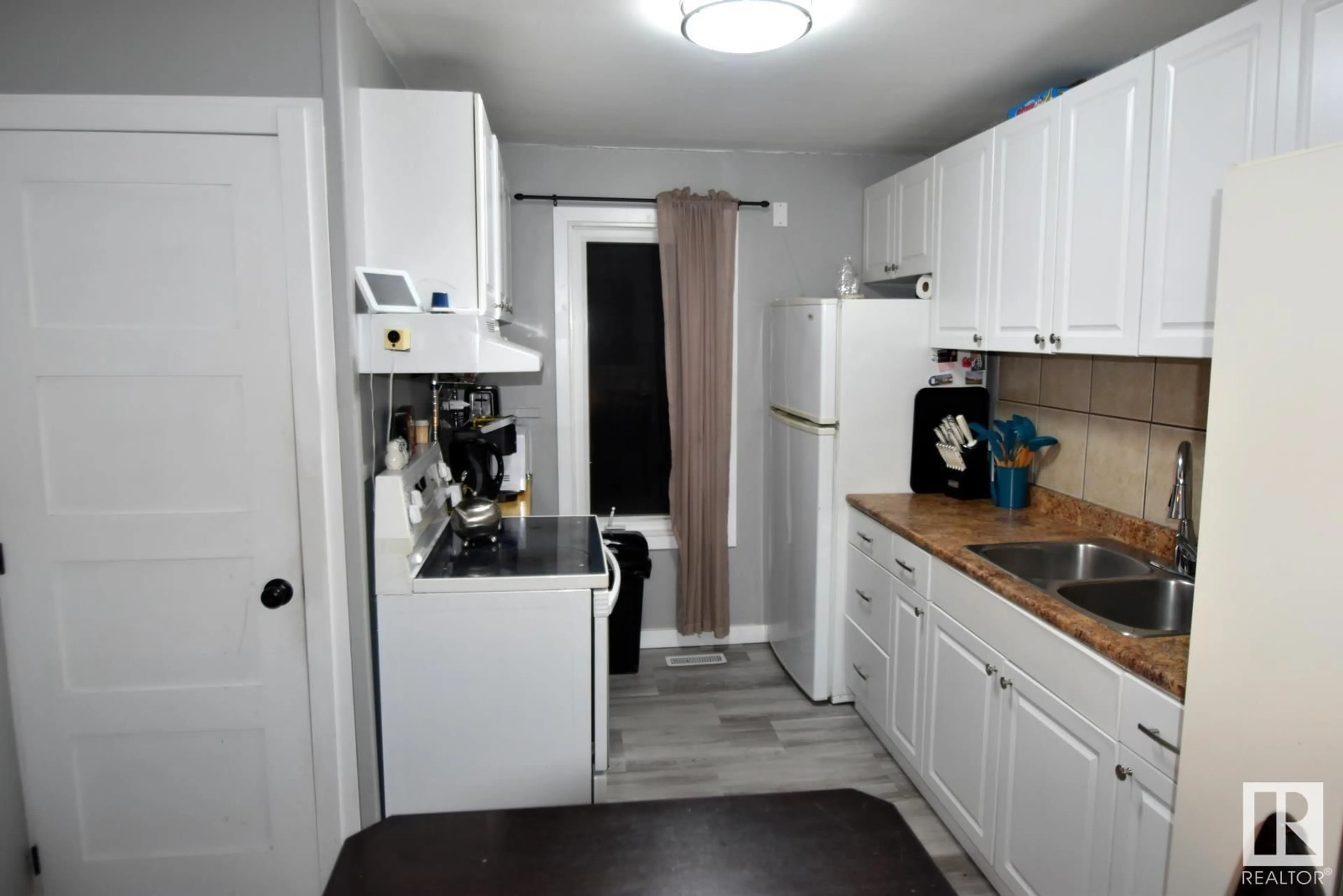 Standard kitchen, unknown for 11544 88 ST, Edmonton Alberta T5R3B3