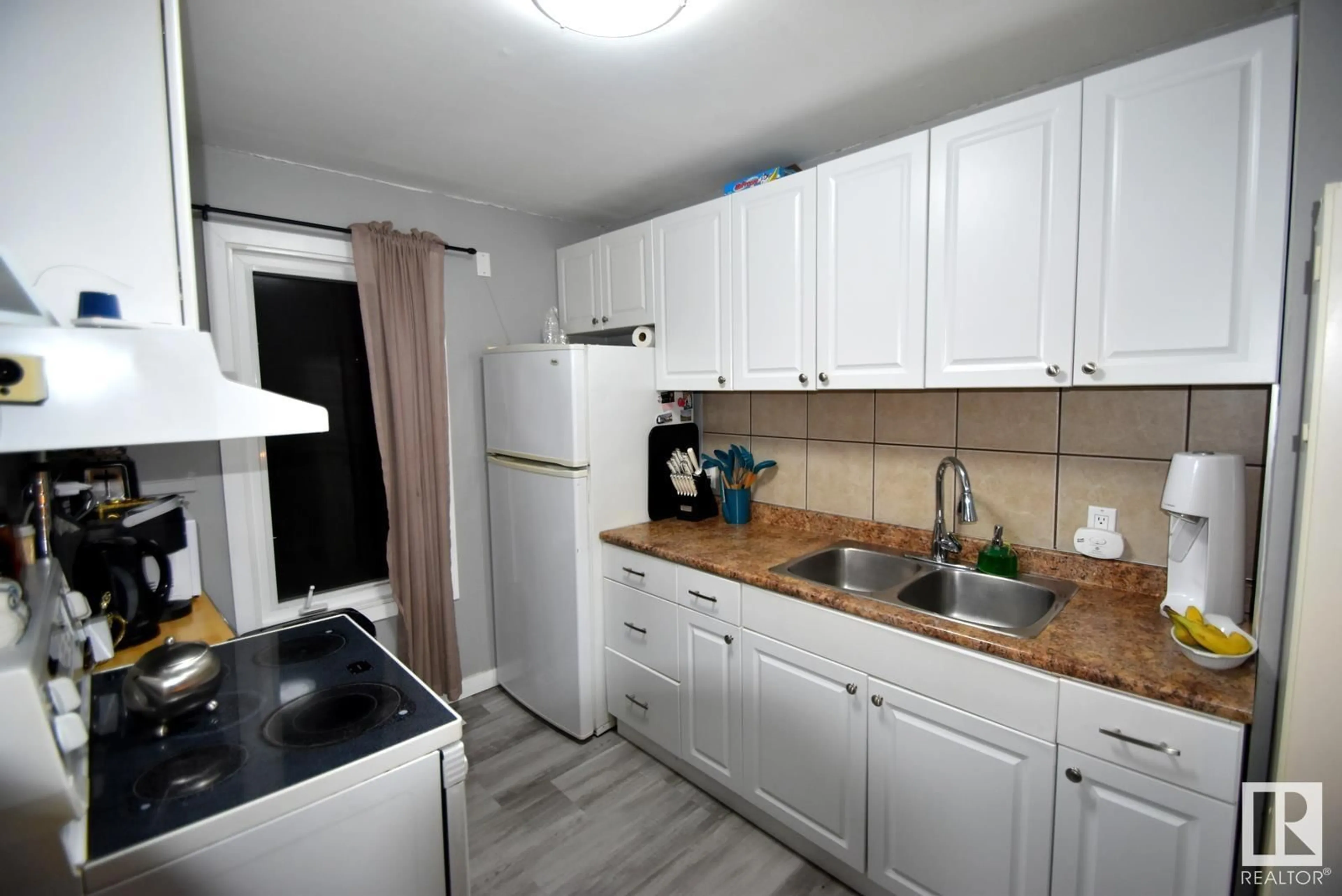 Standard kitchen, unknown for 11544 88 ST, Edmonton Alberta T5R3B3