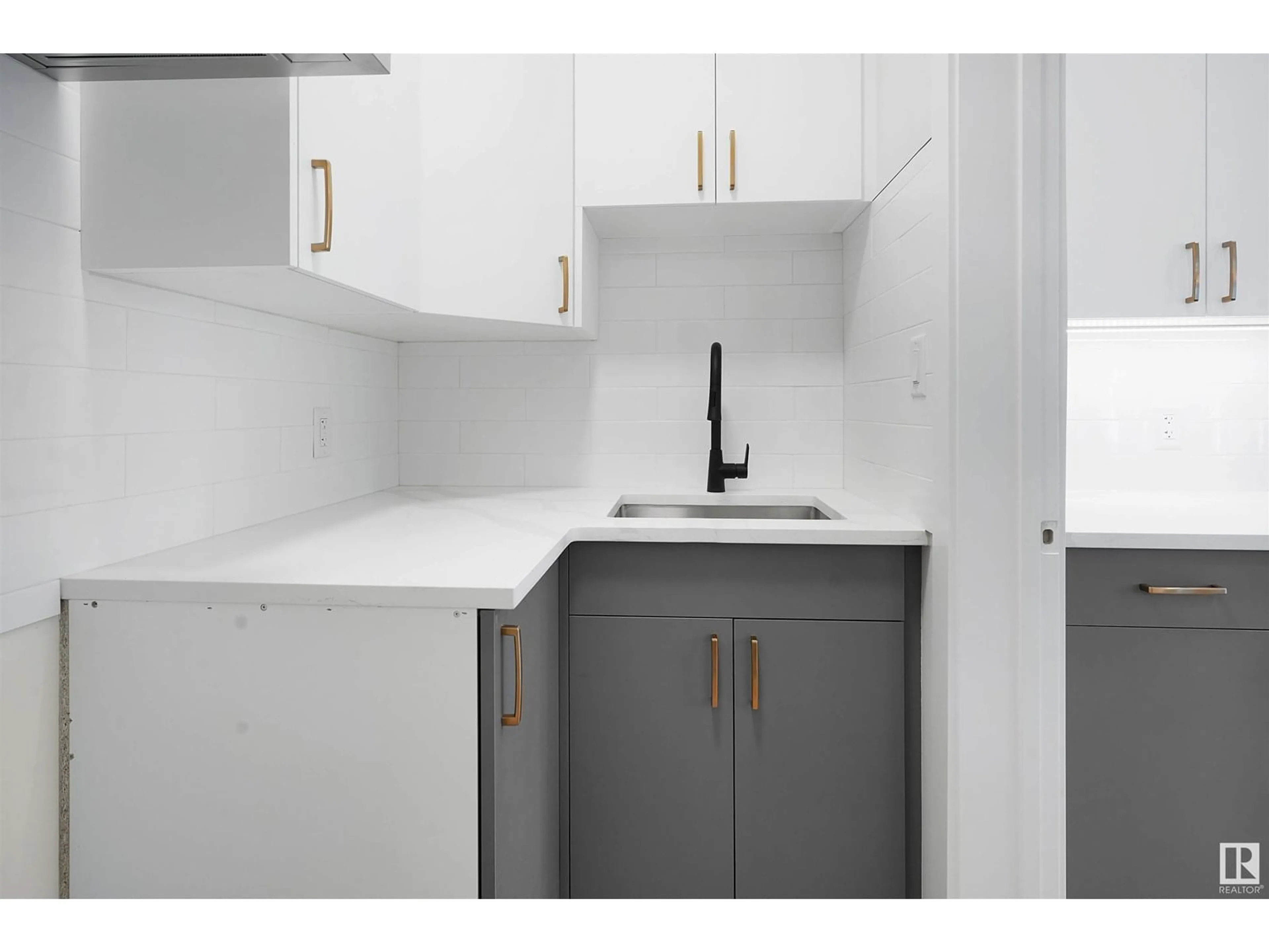 Standard kitchen, unknown for 3275 CHERNOWSKI WAY, Edmonton Alberta T6W5H2