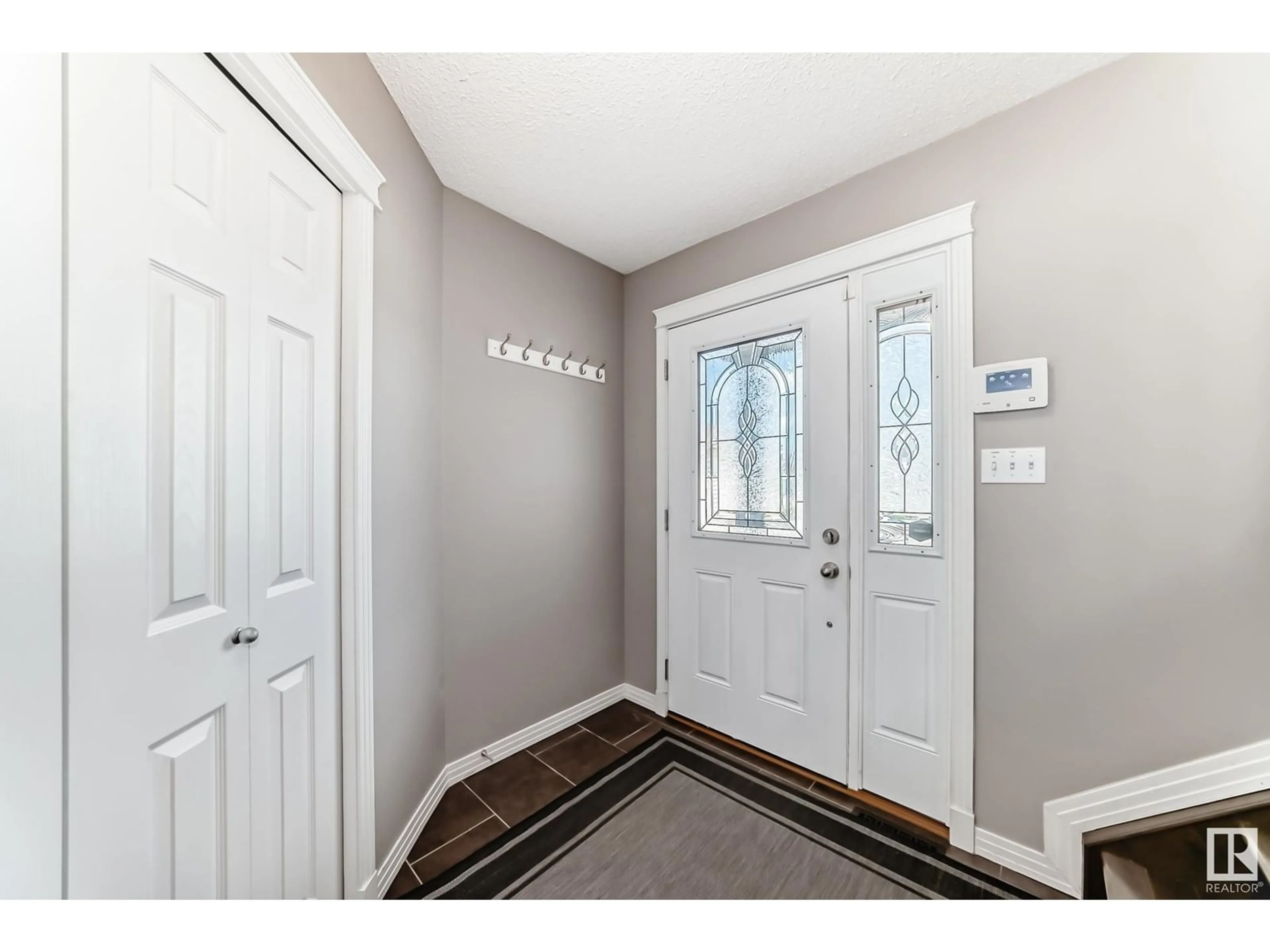 Indoor entryway for NW - 15224 48 ST, Edmonton Alberta T5Y3B8