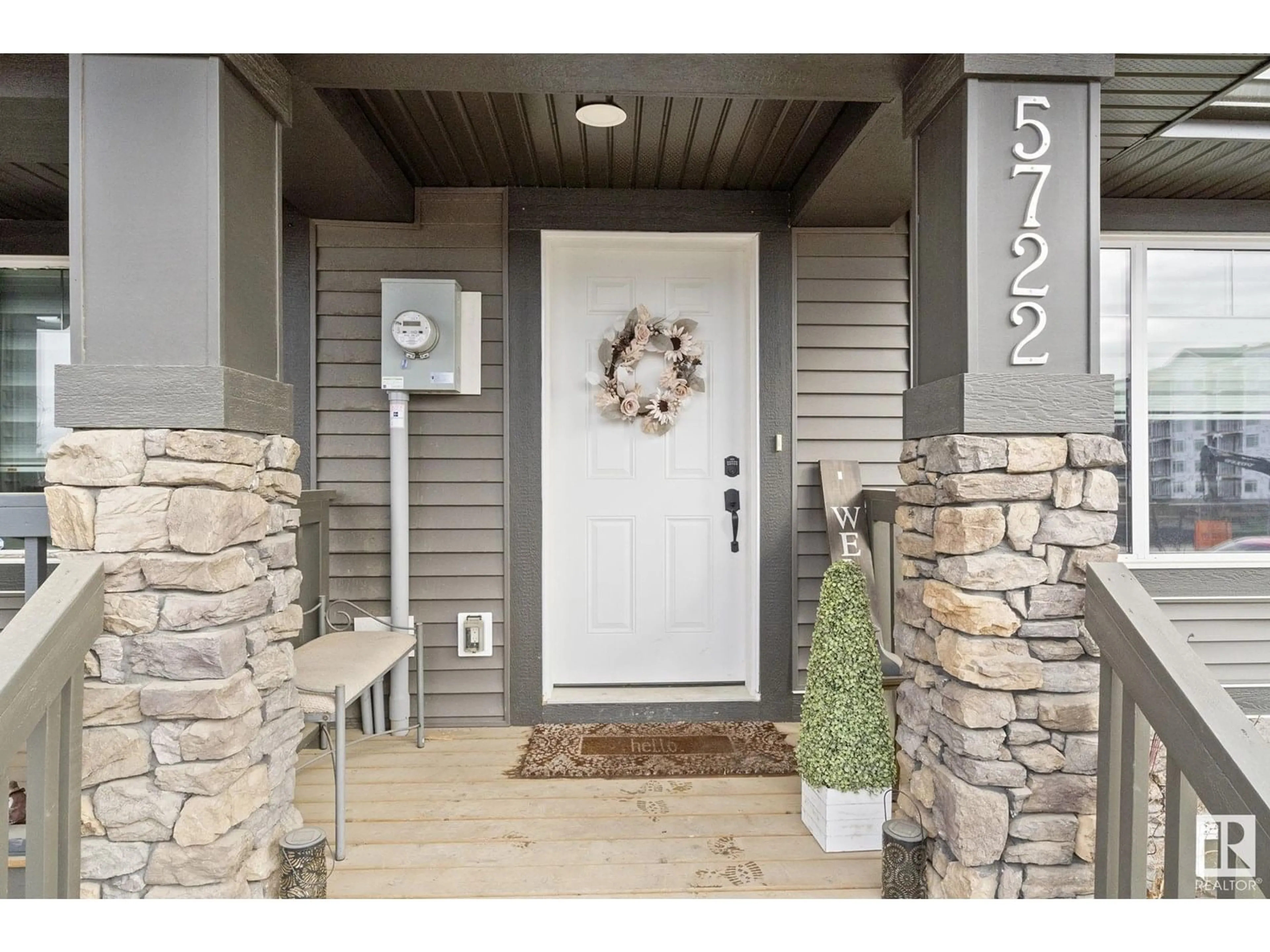 Indoor entryway for 5722 JUCHLI AV, Edmonton Alberta T5E6Y2