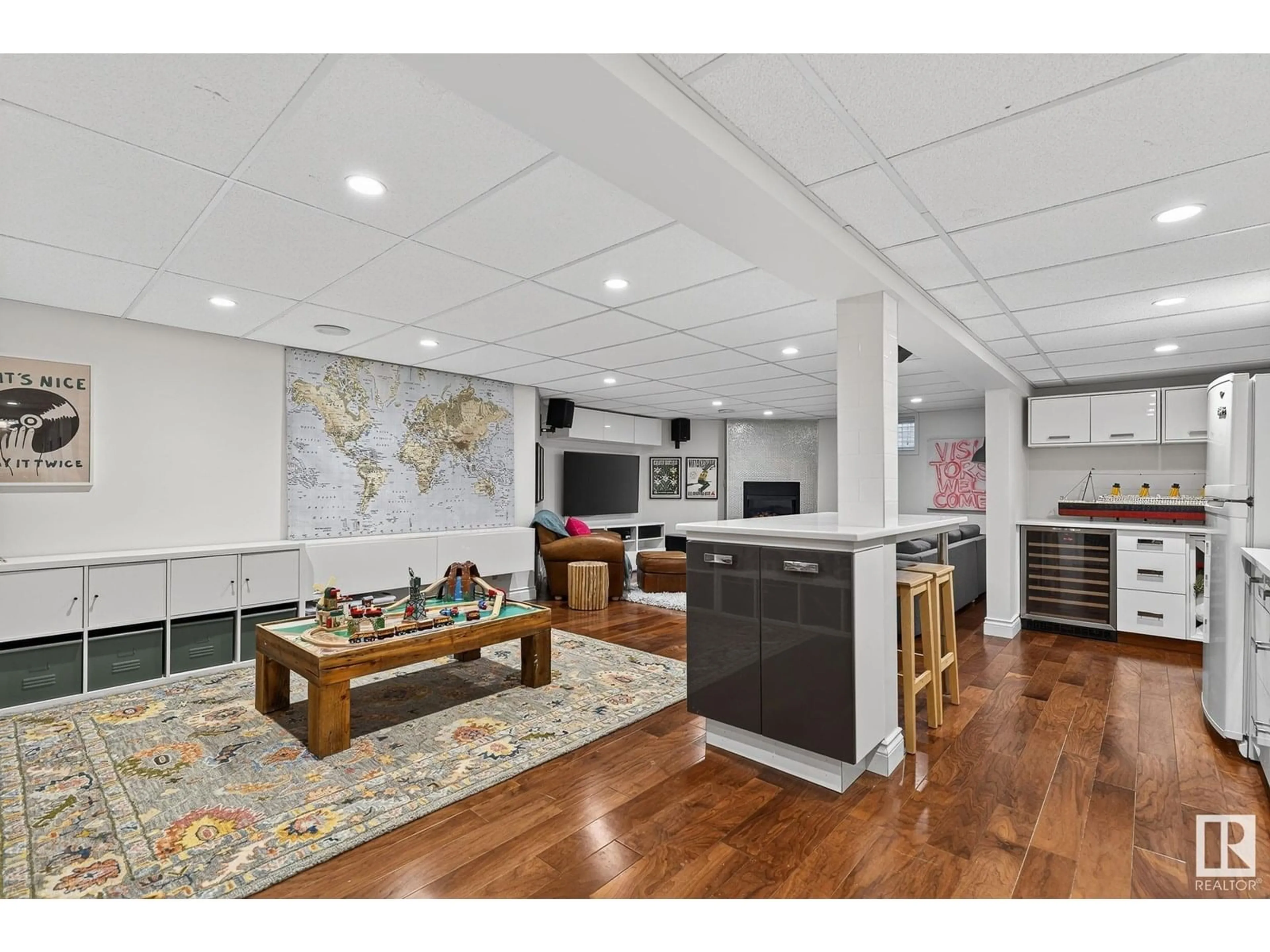 Open concept kitchen, unknown for 251 WAKINA DR, Edmonton Alberta T5T2X6