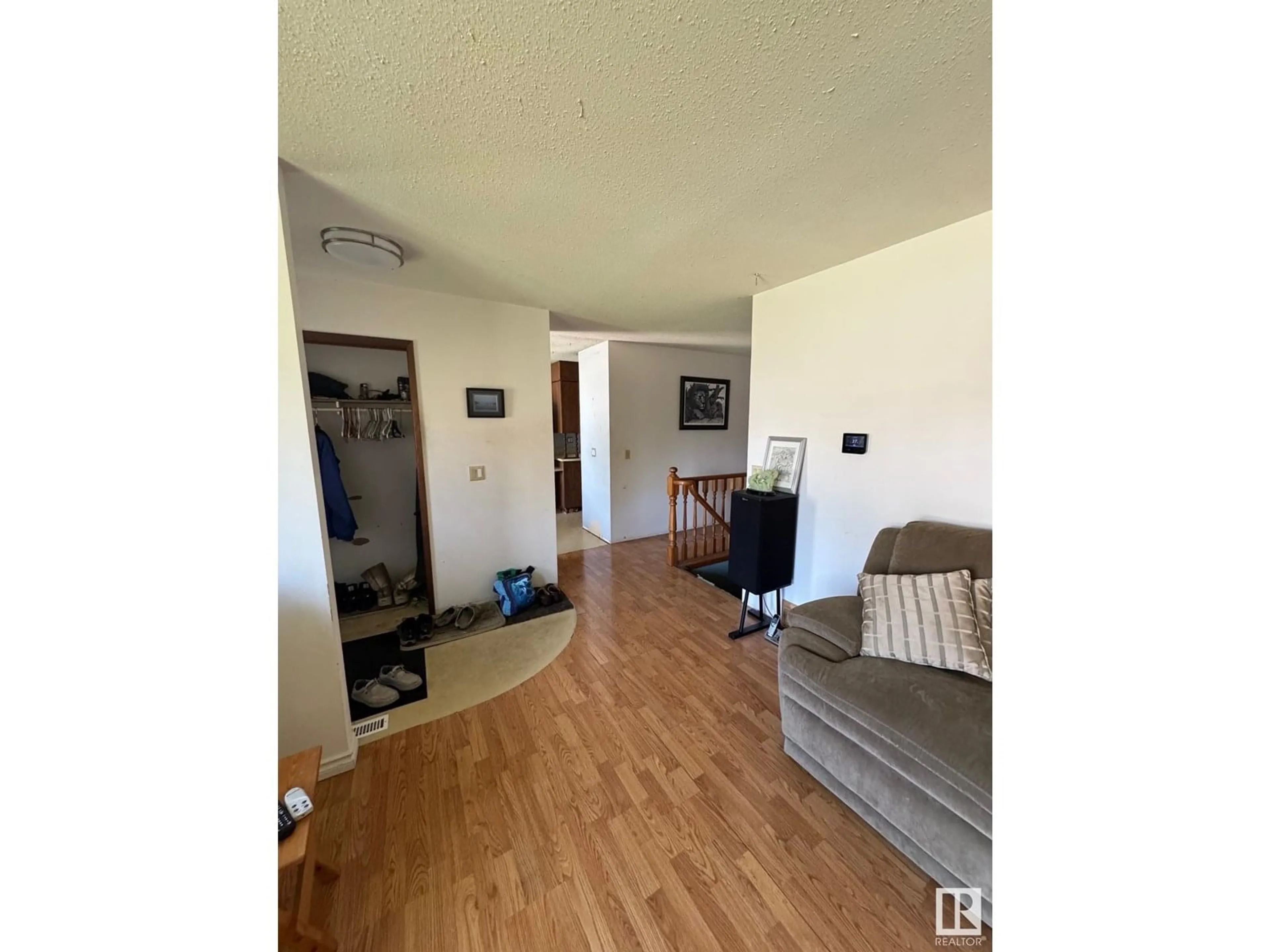 A pic of a room for 10411 18 AV, Edmonton Alberta T6J5J3