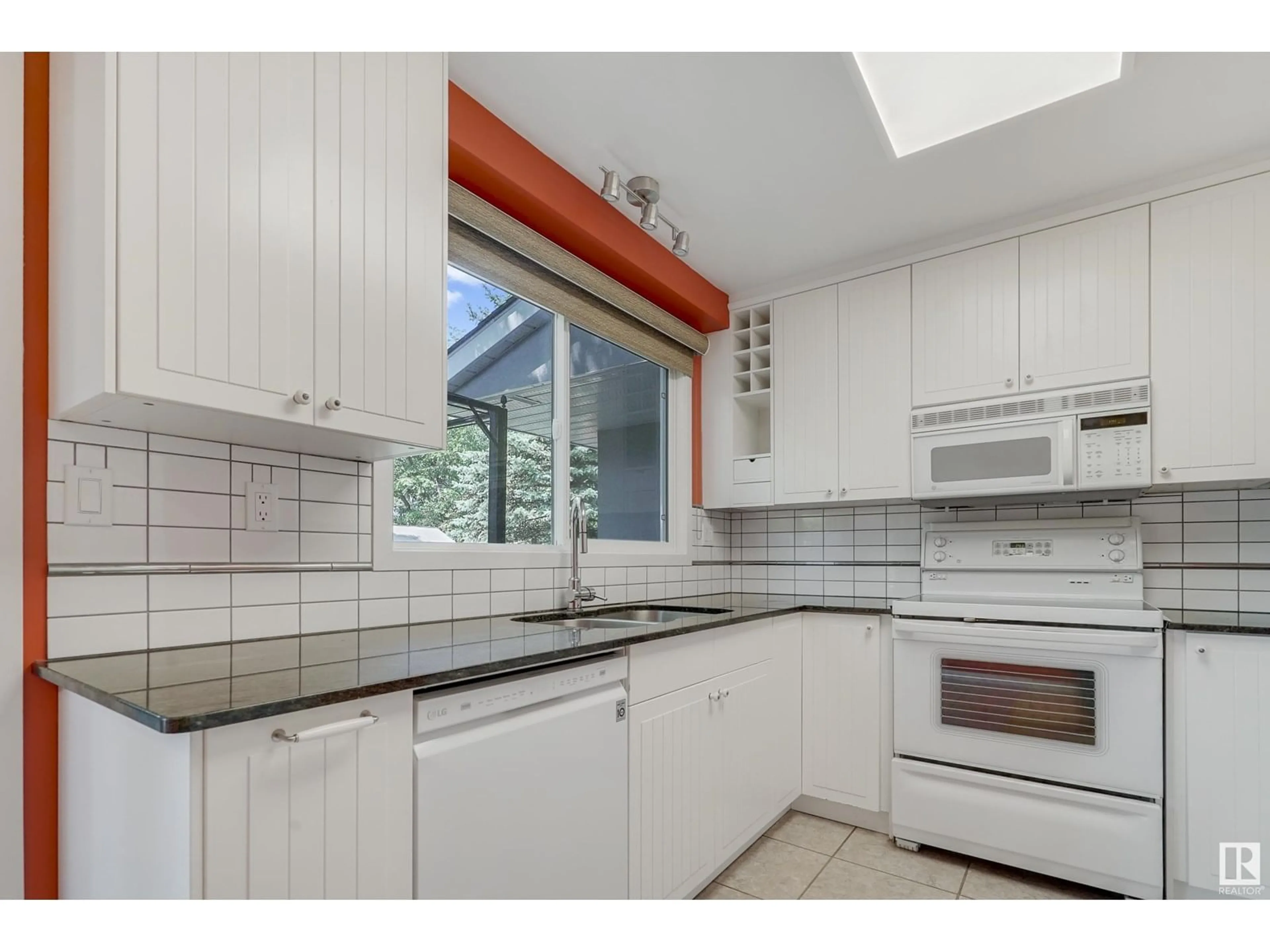 Standard kitchen, ceramic/tile floor for 26 LODGEPOLE CR, St. Albert Alberta T8N2R7