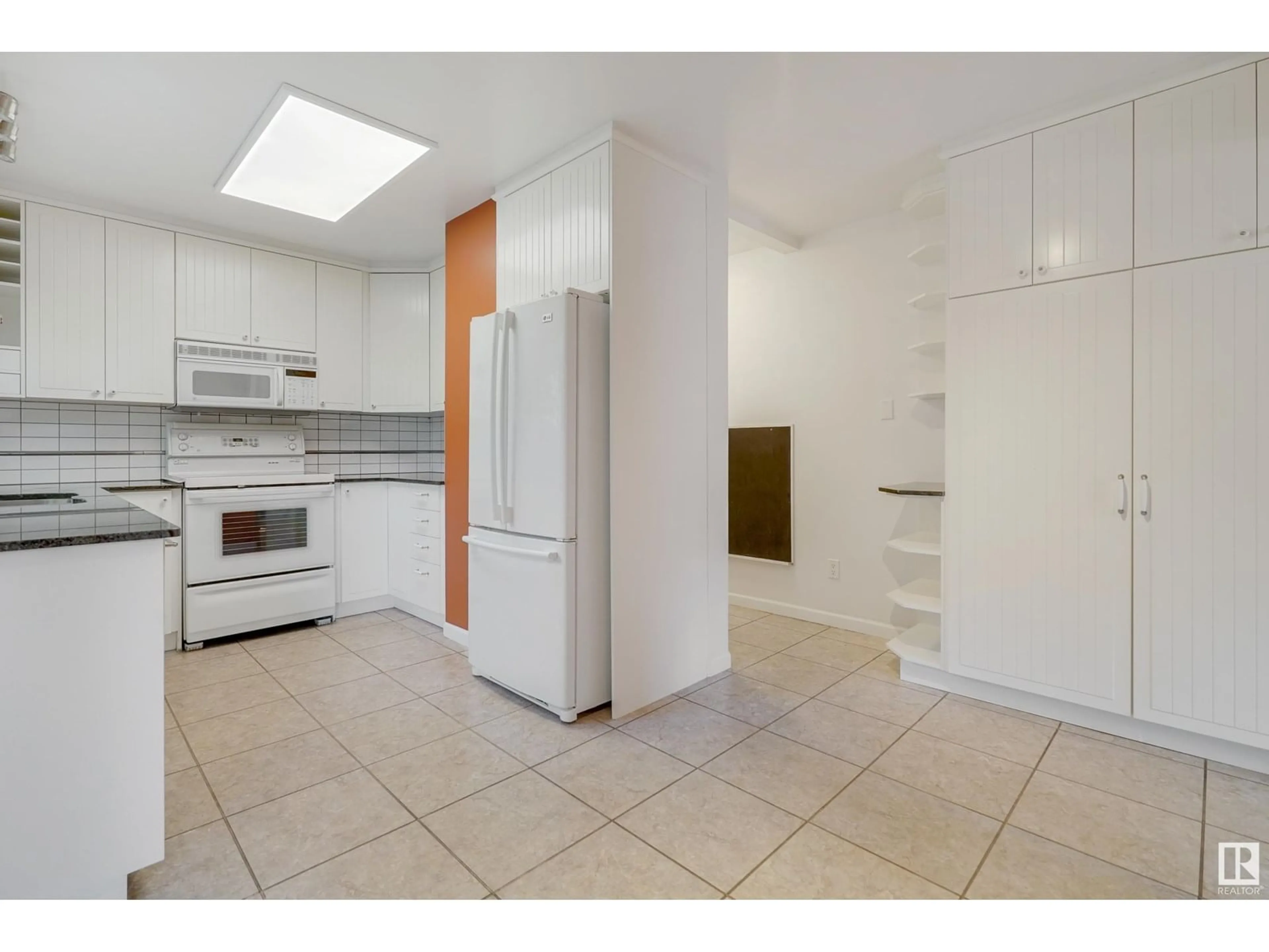 Standard kitchen, ceramic/tile floor for 26 LODGEPOLE CR, St. Albert Alberta T8N2R7