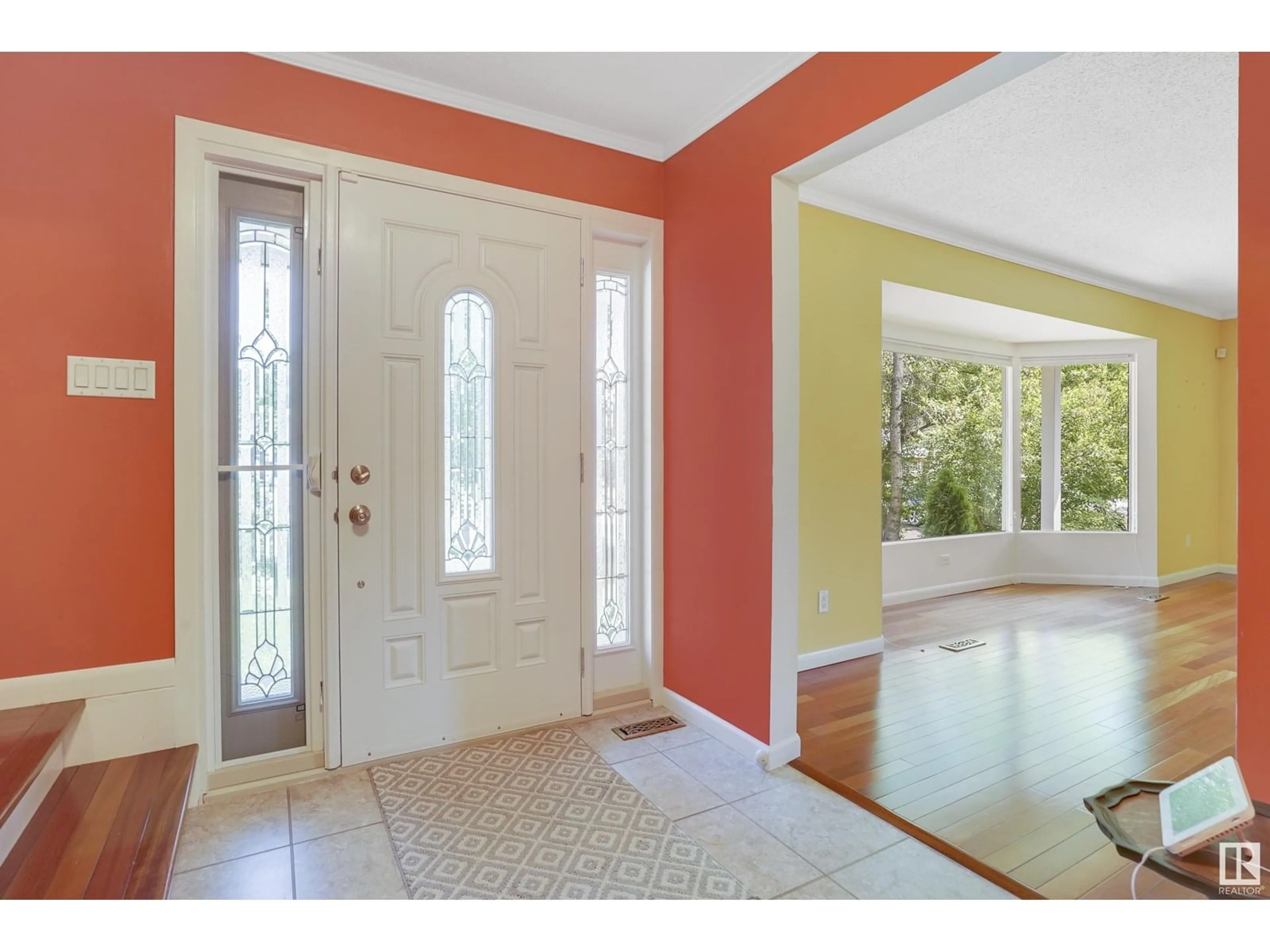 Indoor entryway for 26 LODGEPOLE CR, St. Albert Alberta T8N2R7