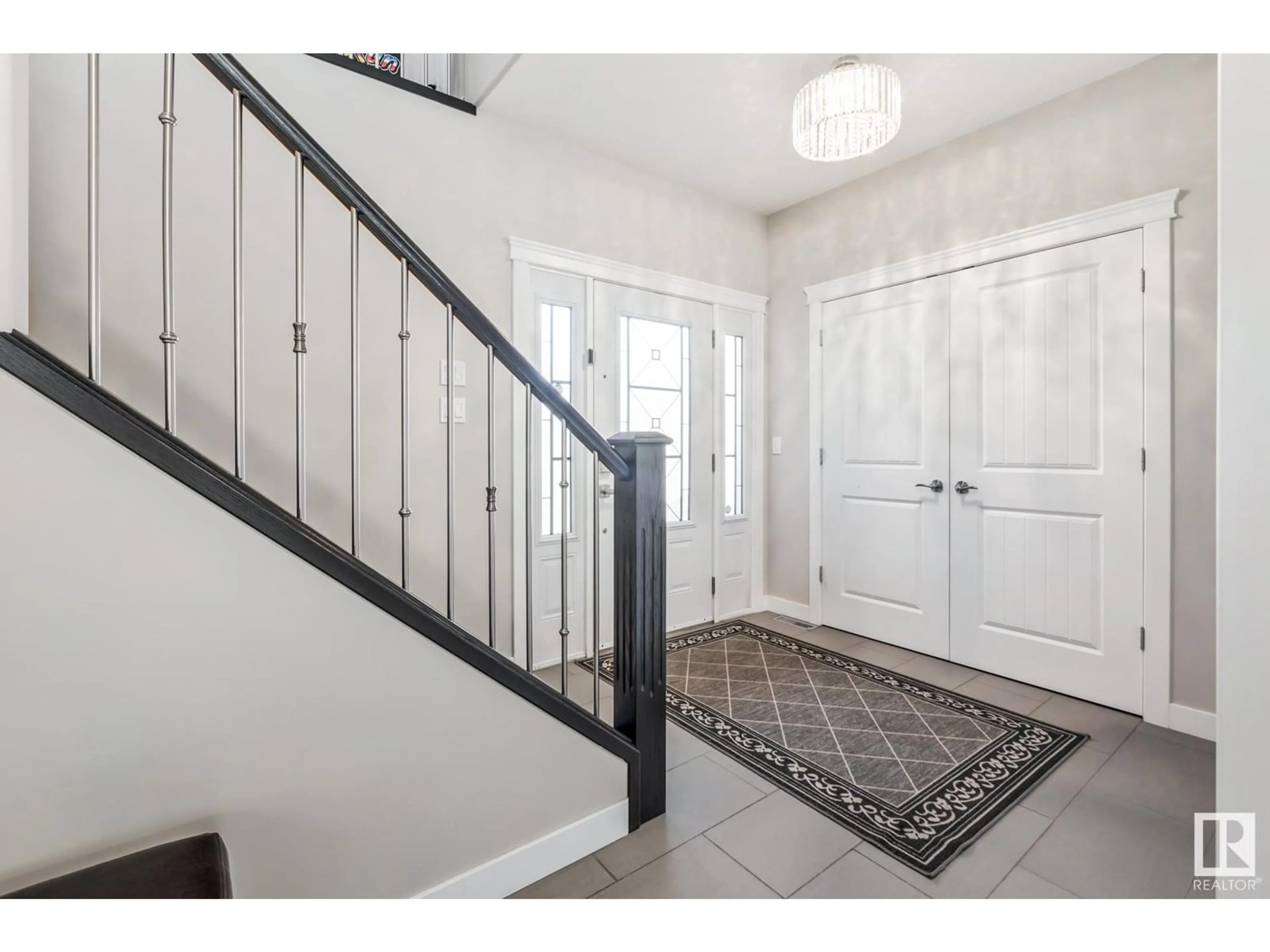 Indoor entryway for 81 NADINE WY, St. Albert Alberta T8N1C6