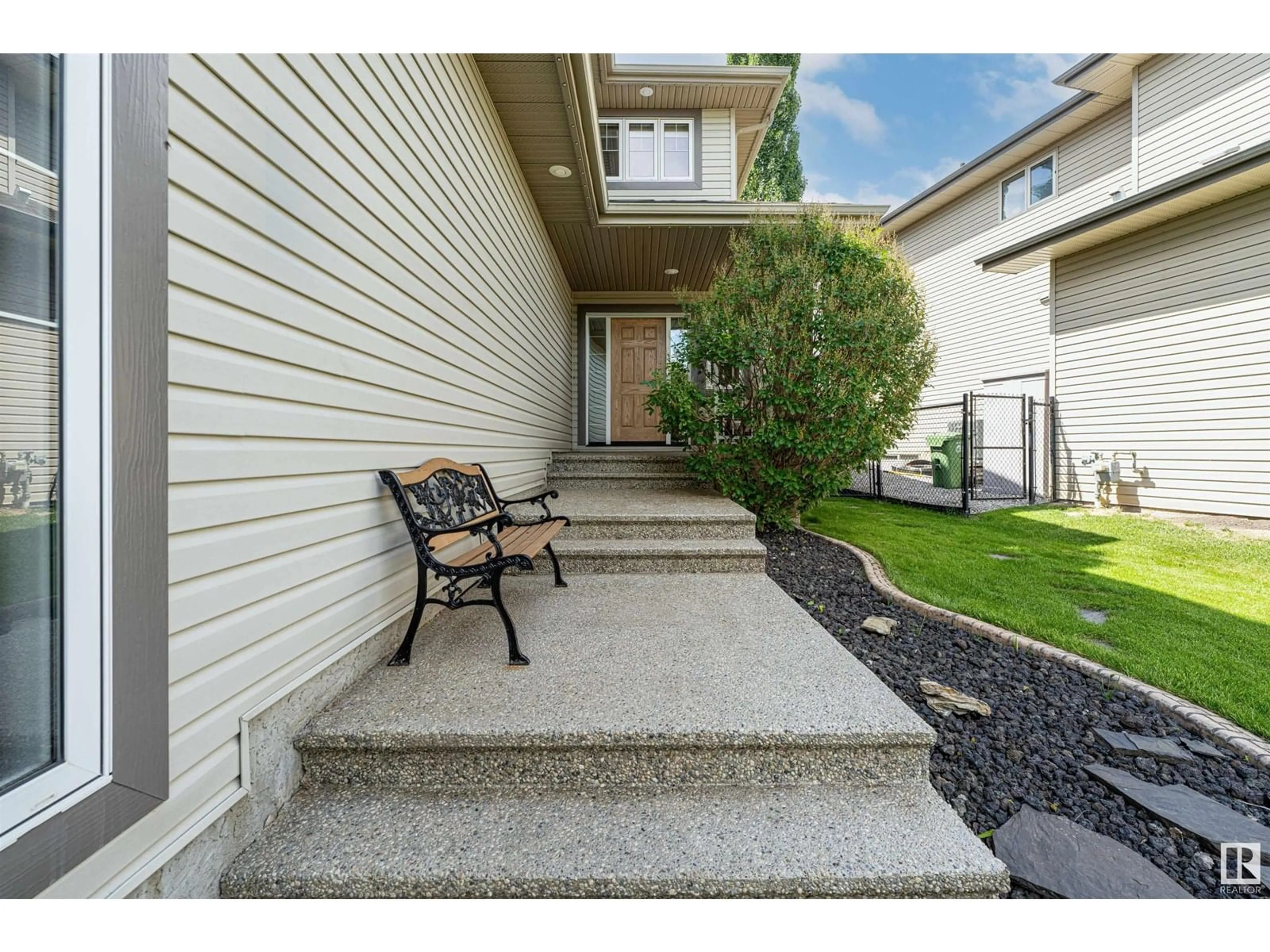 Patio, street for 86 OAK VISTA DR, St. Albert Alberta T8N3K4