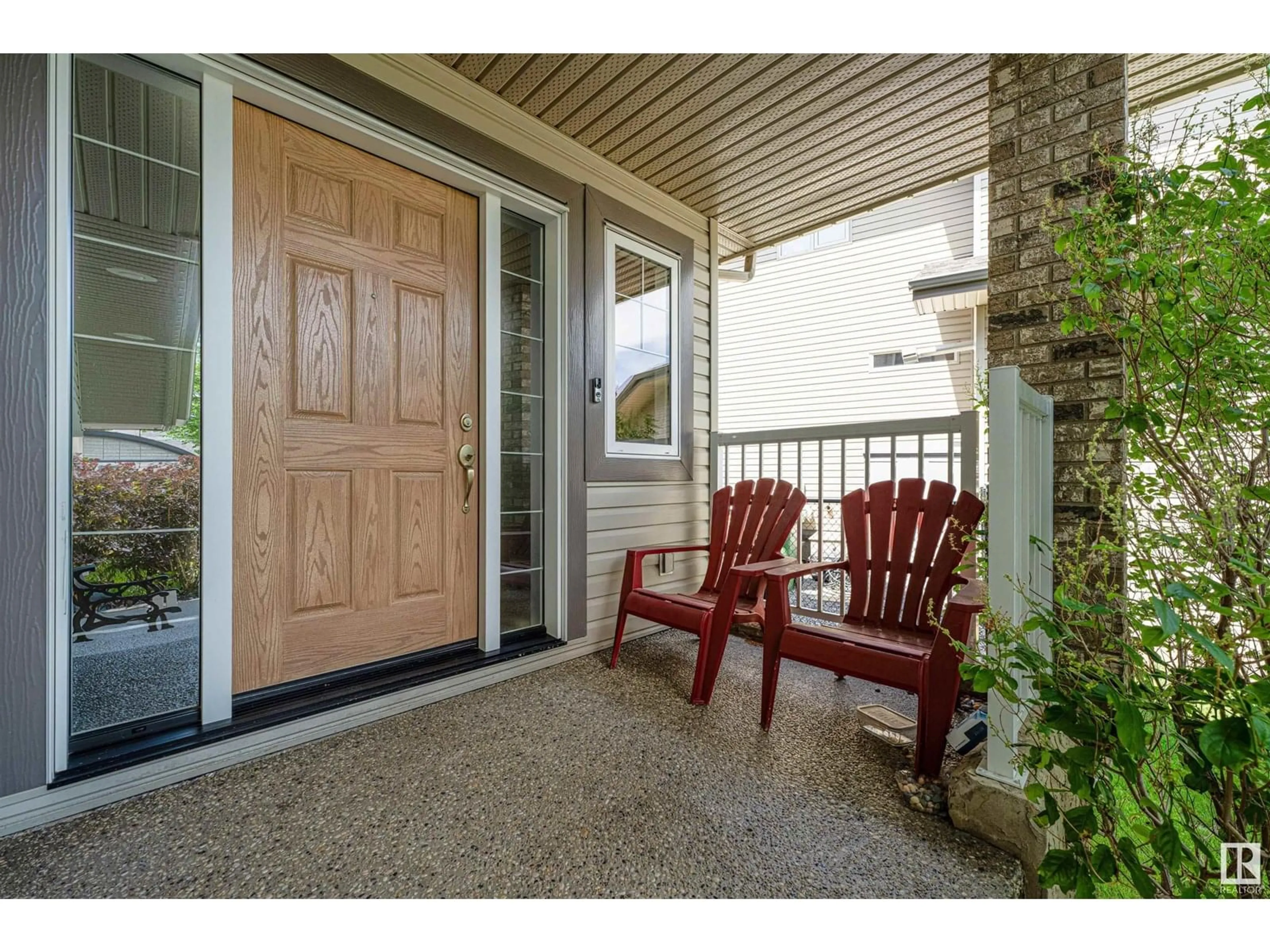 Indoor entryway for 86 OAK VISTA DR, St. Albert Alberta T8N3K4