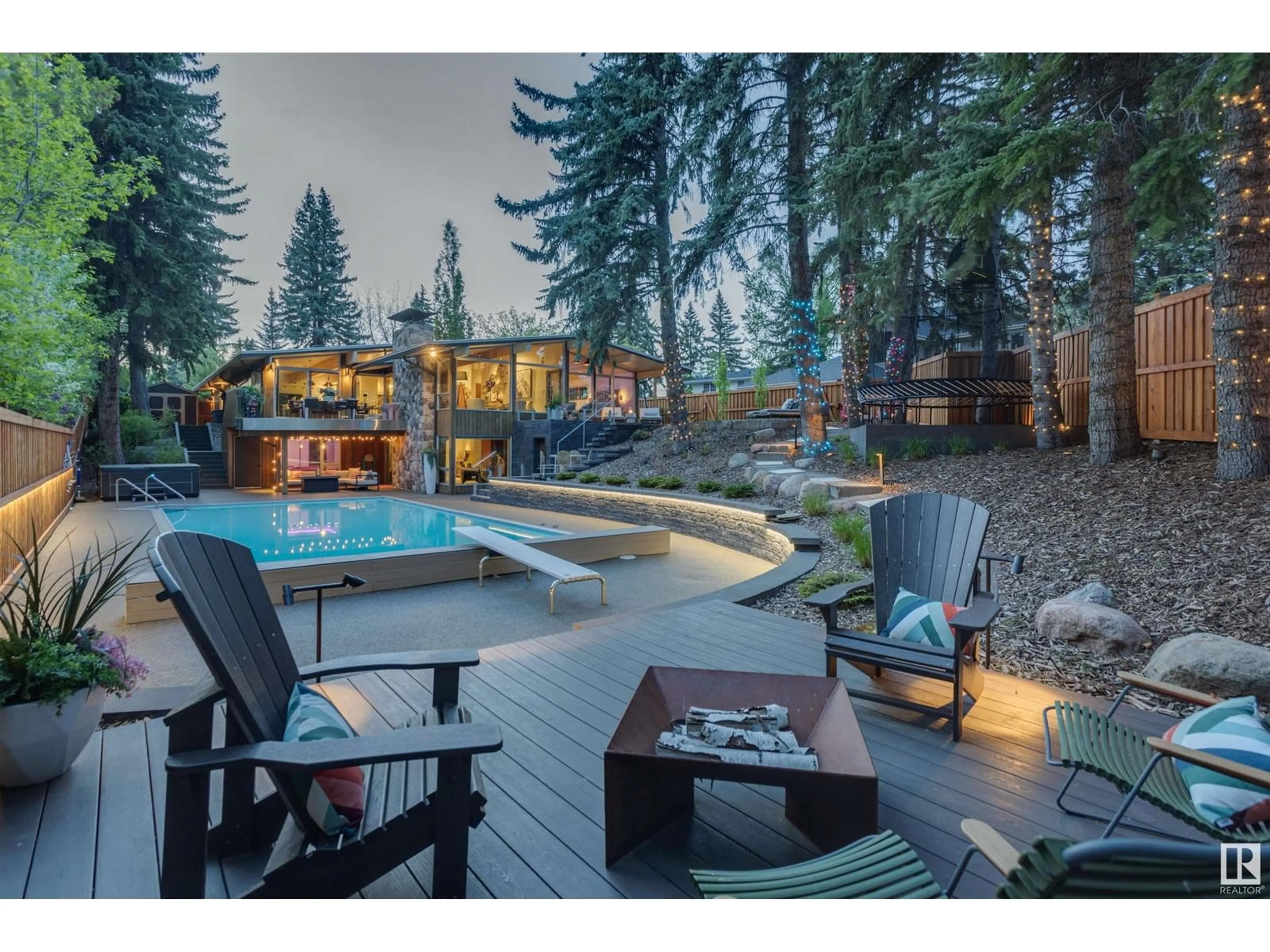 Patio, unknown for 3 VALLEYVIEW CR, Edmonton Alberta T5R5S5