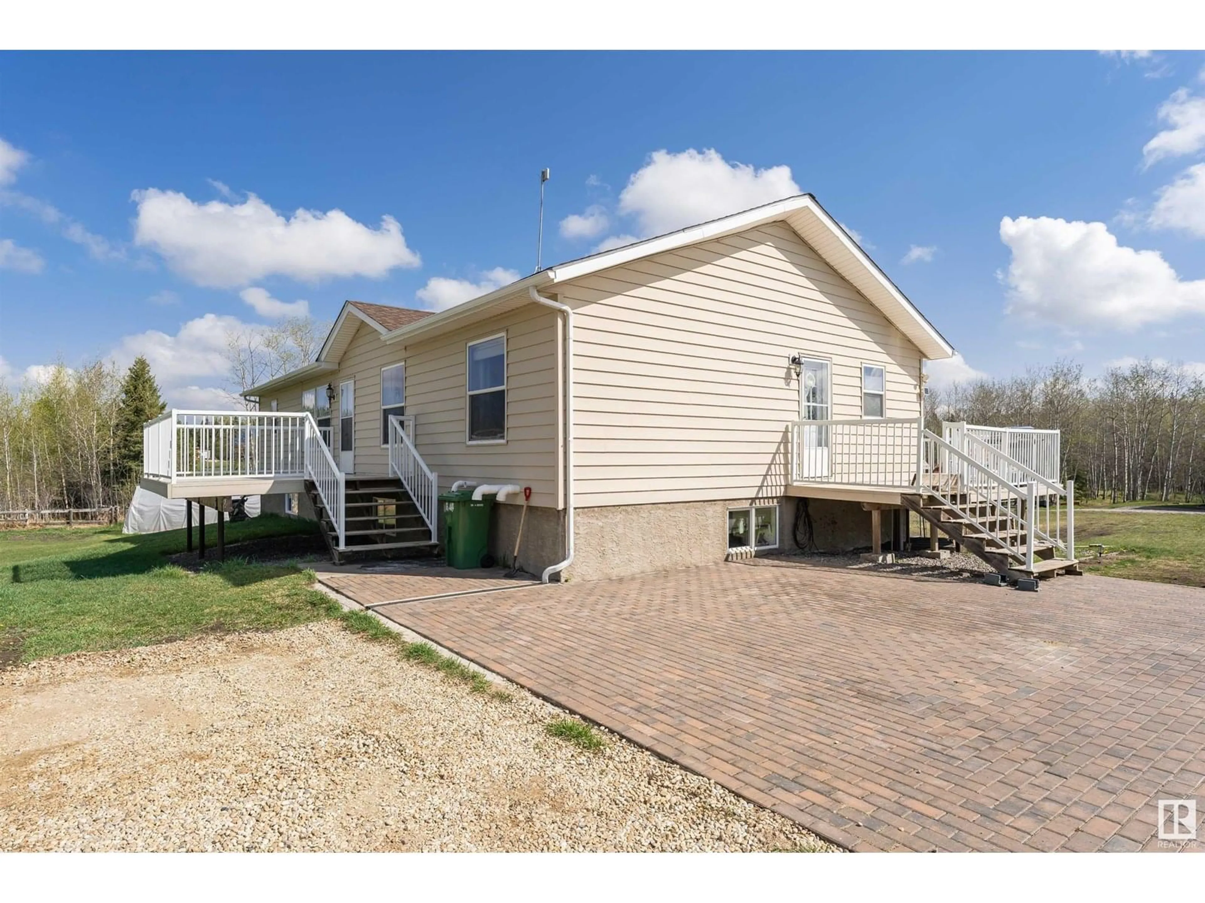 Home with vinyl exterior material, water/lake/river/ocean view for 472079 RGE ROAD 243 A, Rural Wetaskiwin County Alberta T0C1Z0
