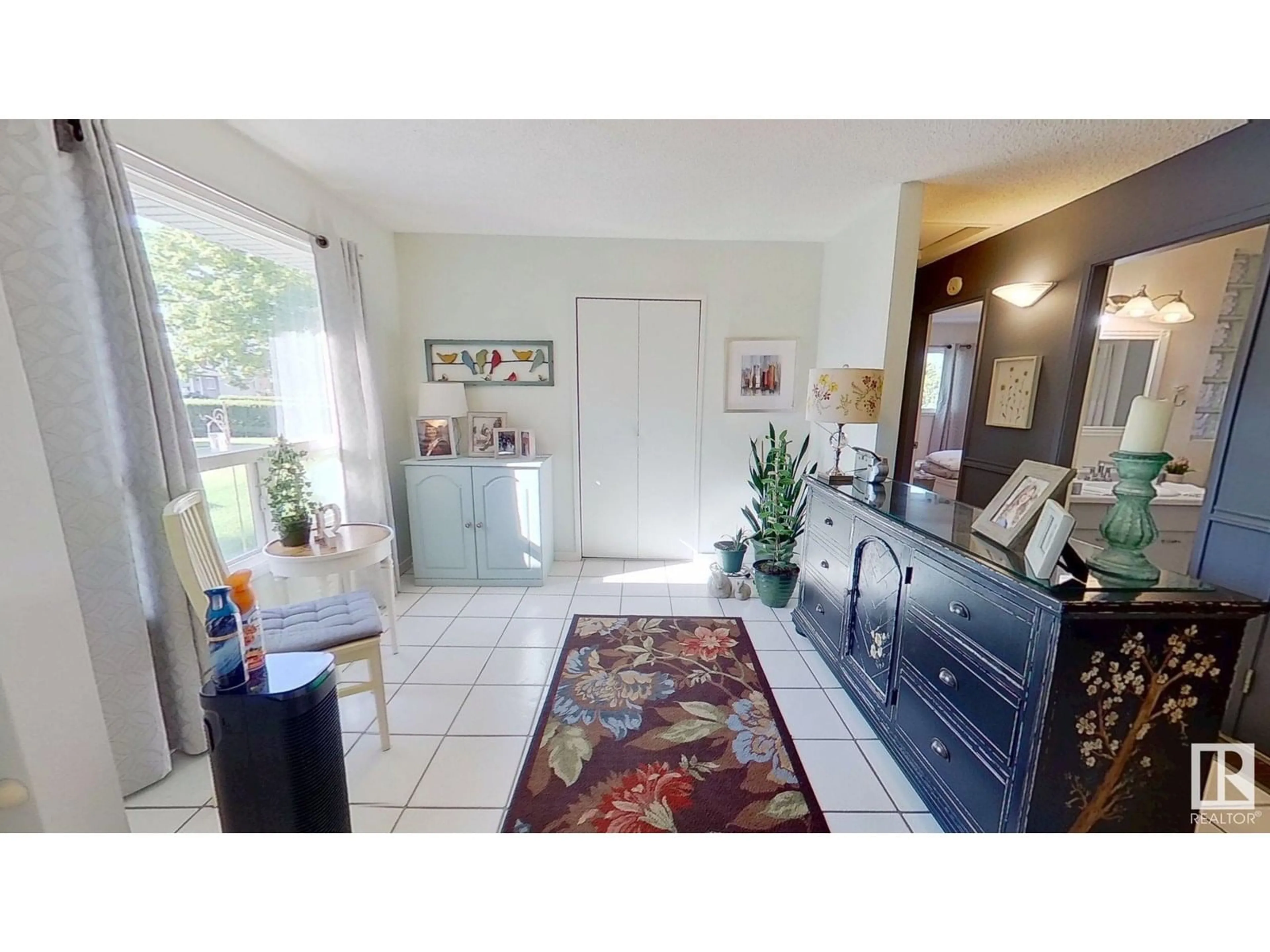 Indoor entryway for 6704 152A AV, Edmonton Alberta T5C2Y9