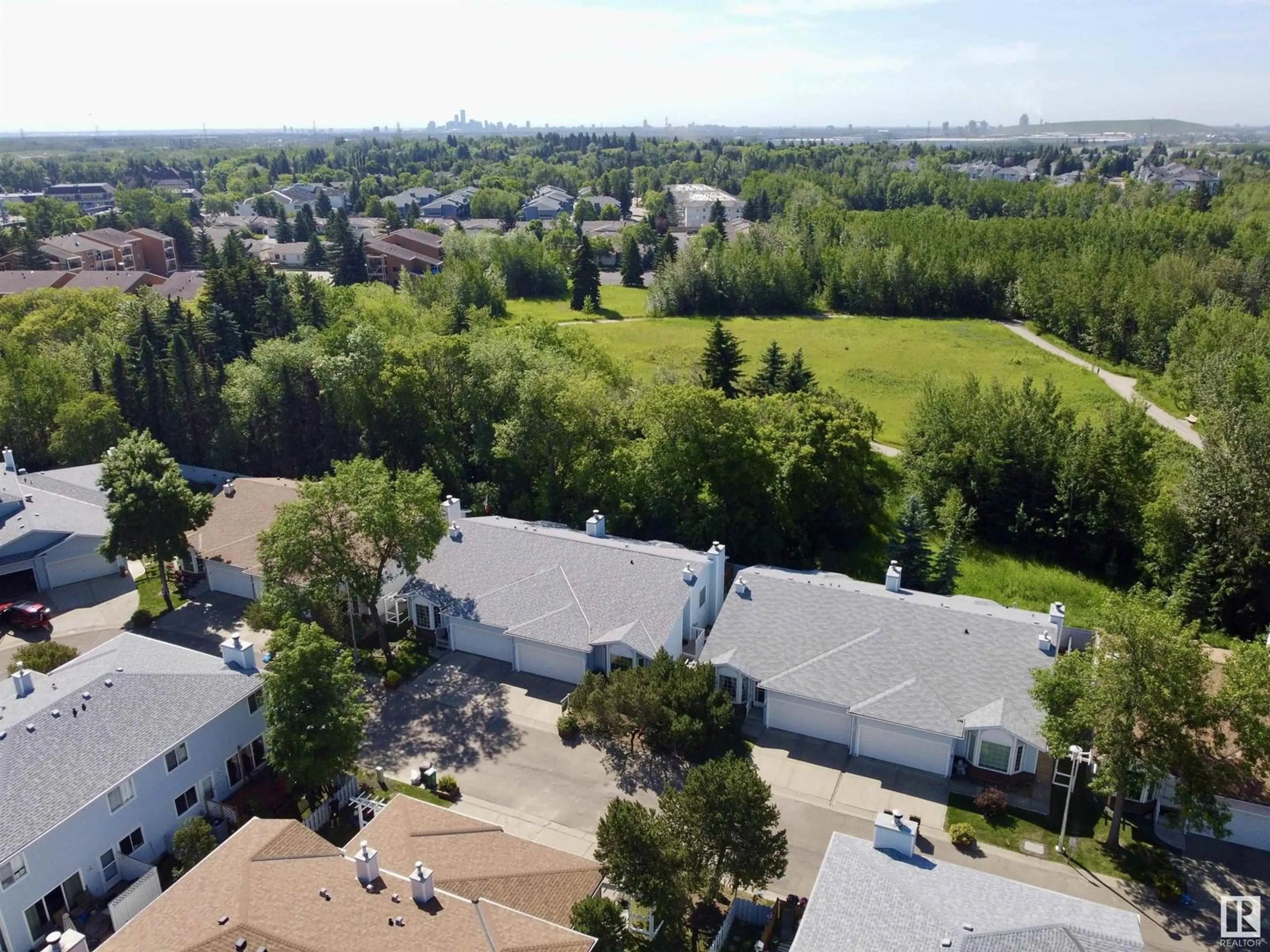 A pic from outside/outdoor area/front of a property/back of a property/a pic from drone, unknown for 35 GRANDIN RD, St. Albert Alberta T8N5W2