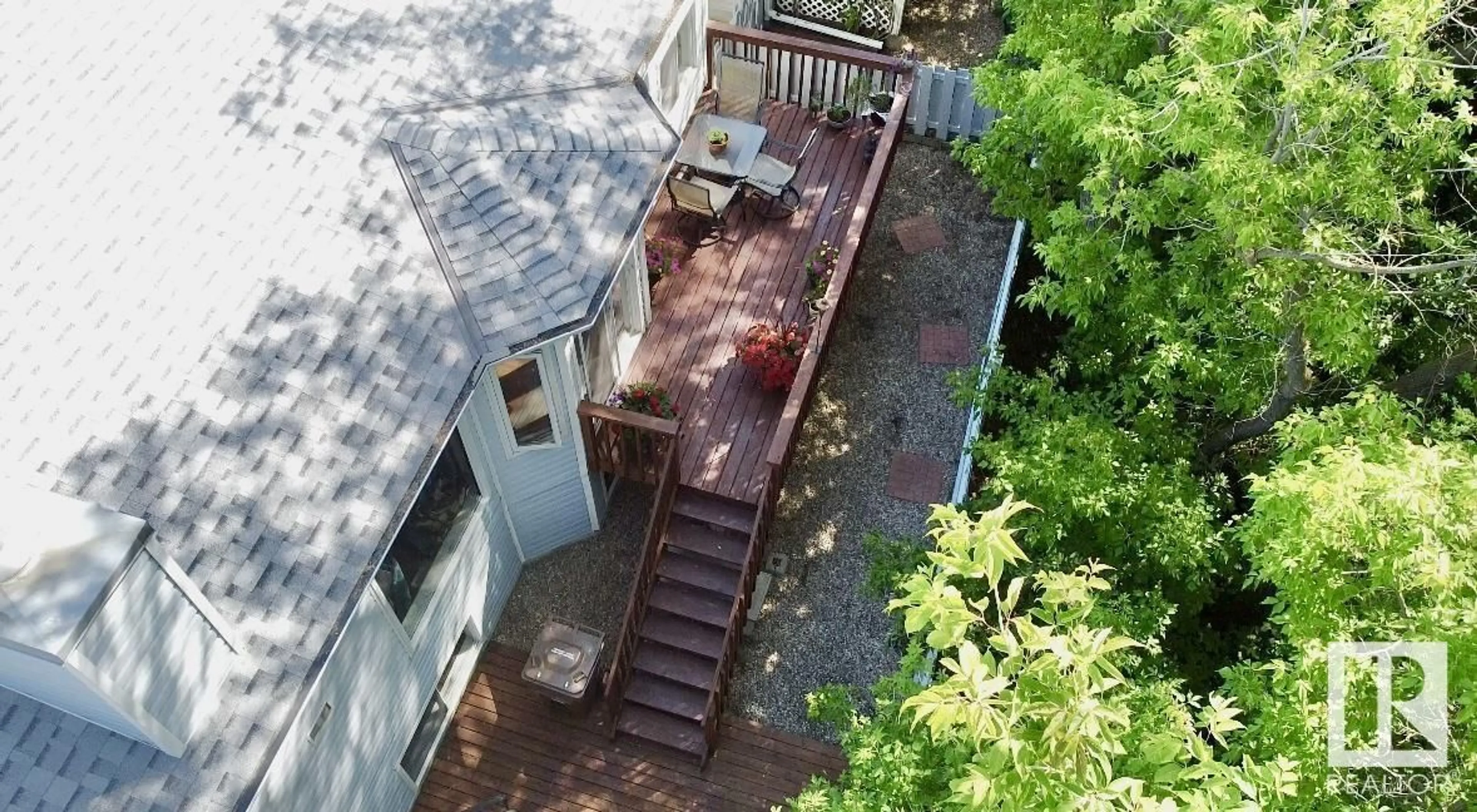 A pic from outside/outdoor area/front of a property/back of a property/a pic from drone, unknown for 35 GRANDIN RD, St. Albert Alberta T8N5W2