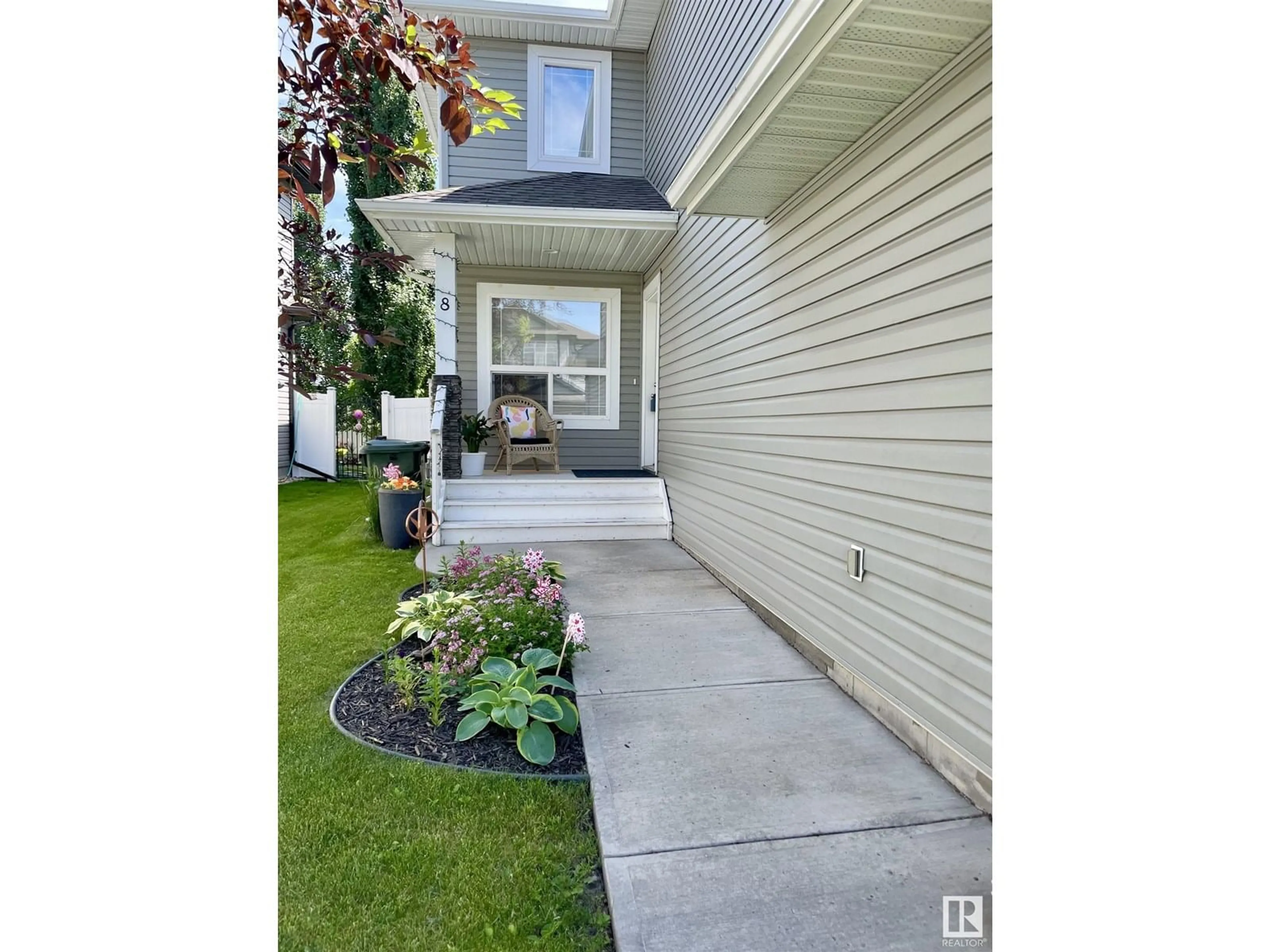 Indoor entryway for 8 AUSTIN CT, Spruce Grove Alberta T7X0N4