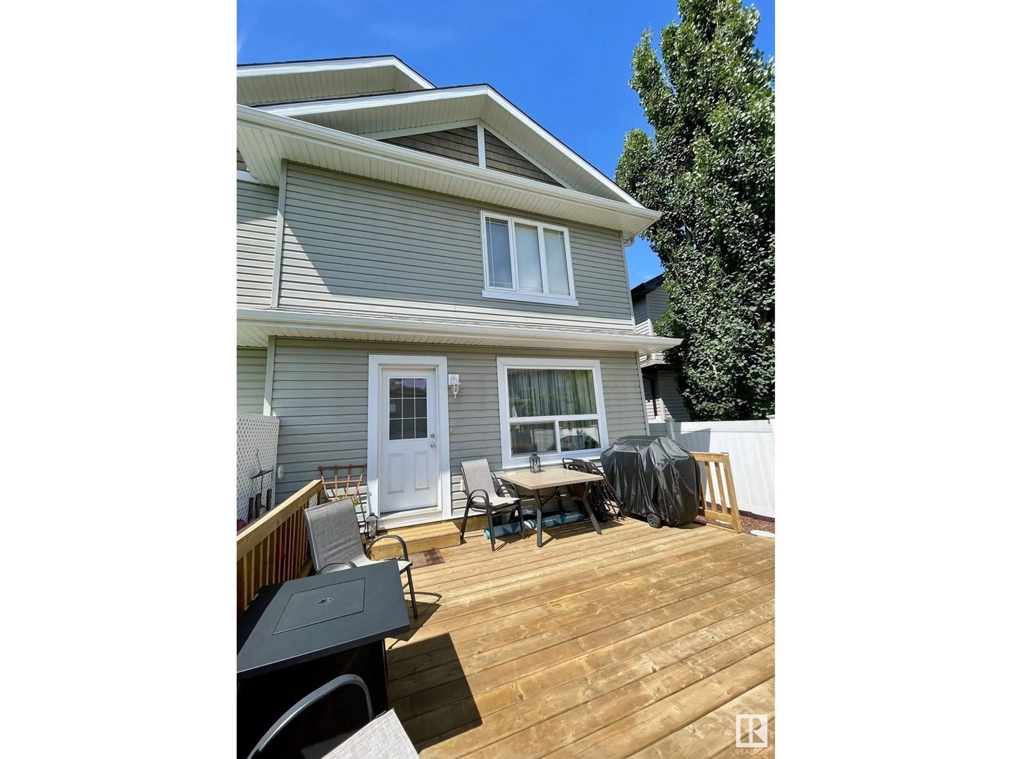 Patio, street for 8 AUSTIN CT, Spruce Grove Alberta T7X0N4