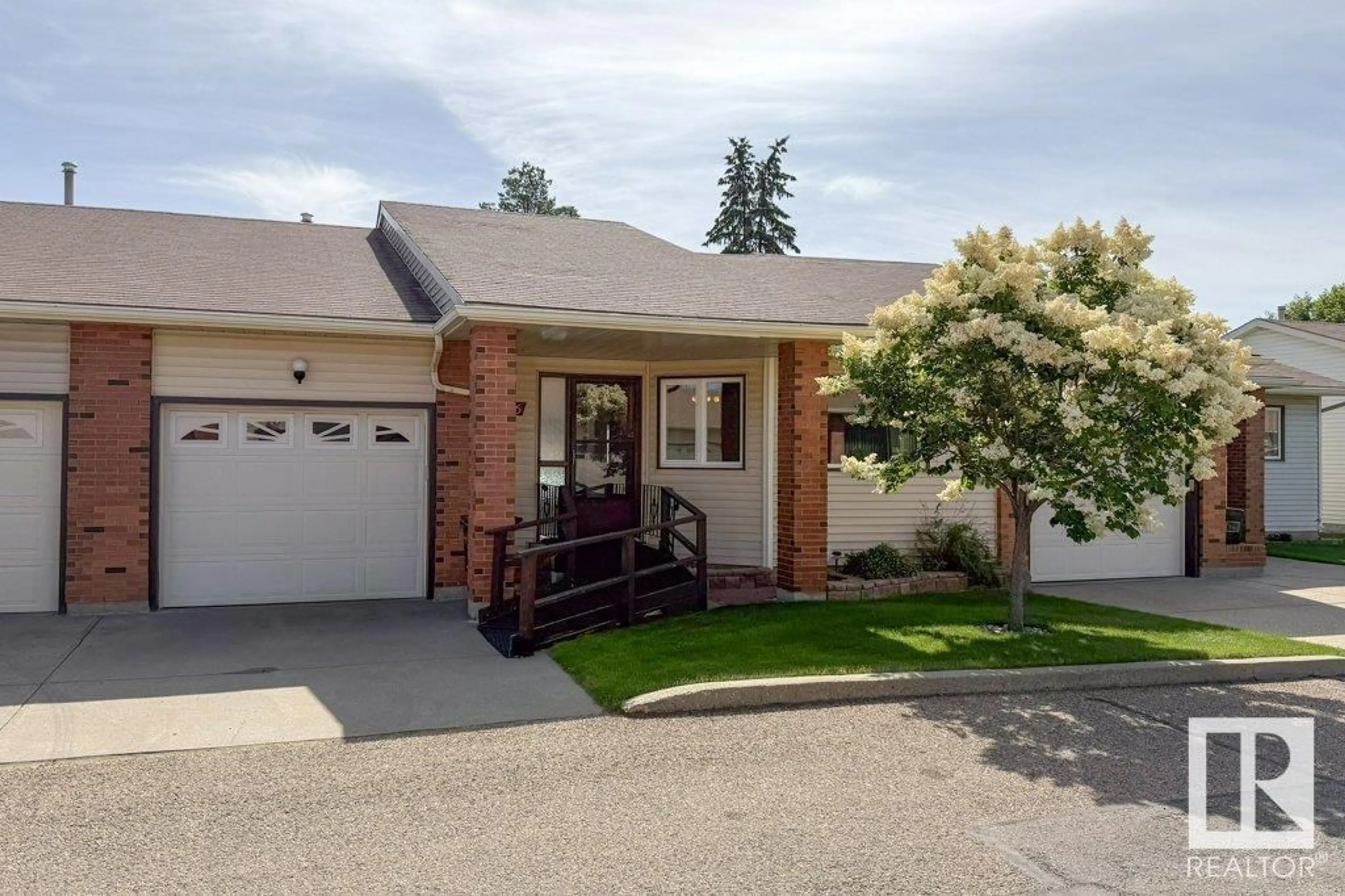 Unknown for 10686 153 AVE, Edmonton Alberta T5X5S1