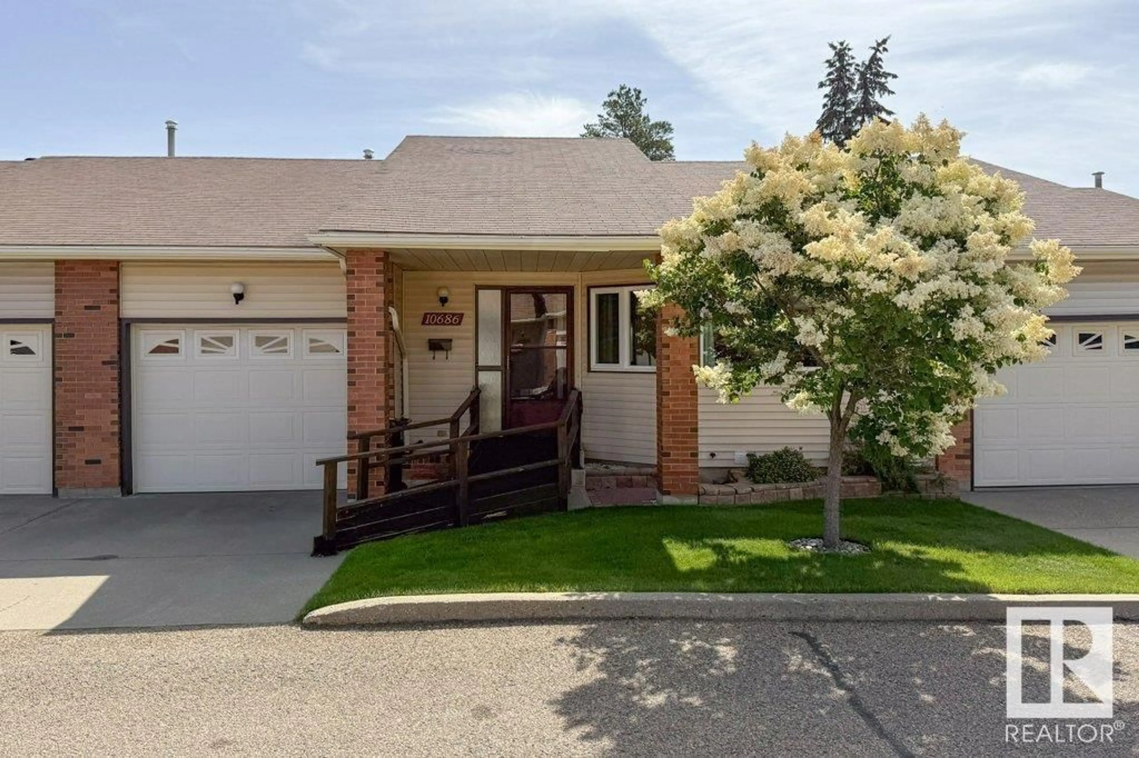 Unknown for 10686 153 AVE, Edmonton Alberta T5X5S1