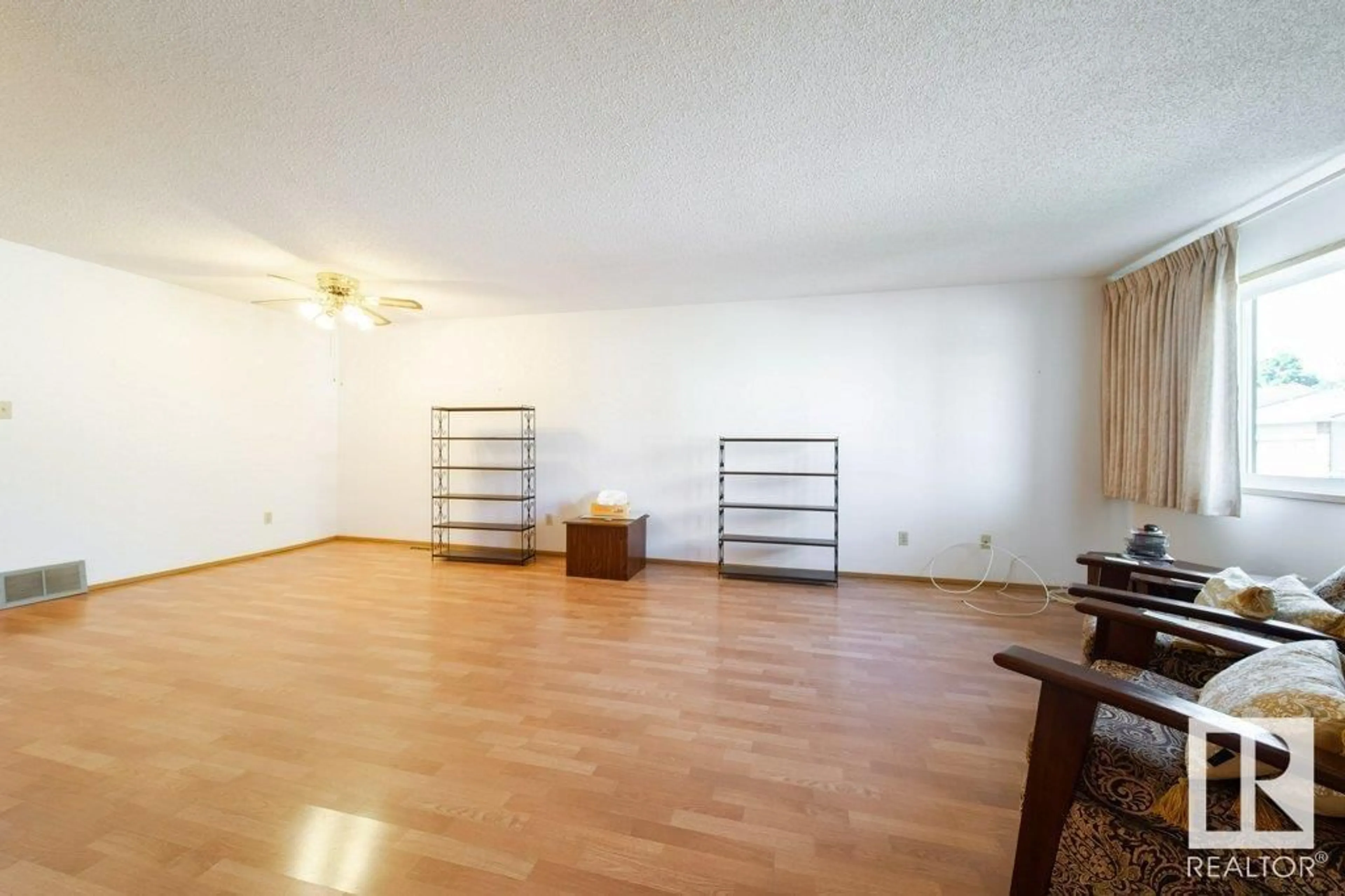A pic of a room for 10686 153 AVE, Edmonton Alberta T5X5S1