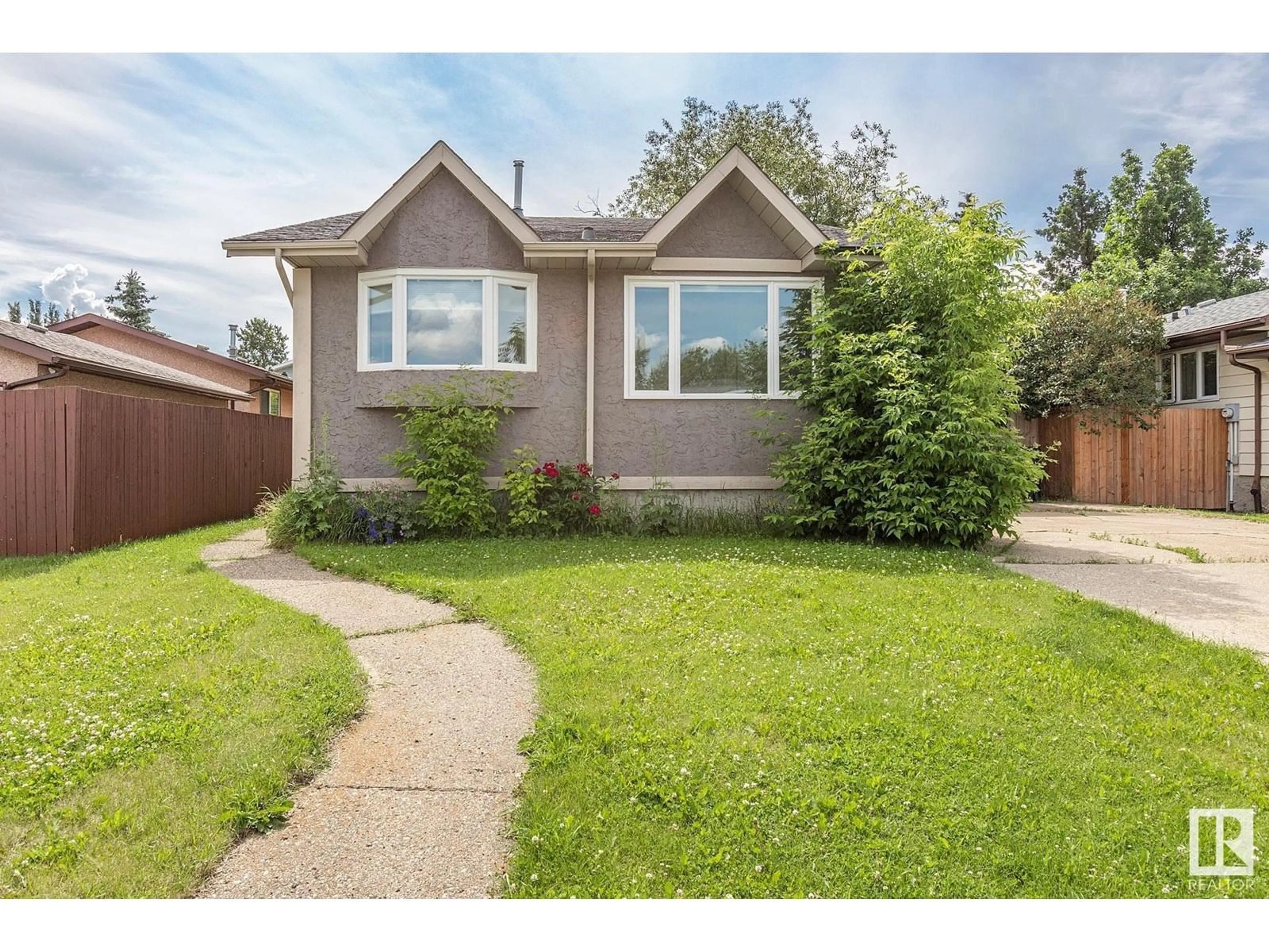 Home with vinyl exterior material, street for 4507 19 AV, Edmonton Alberta T6L2S9