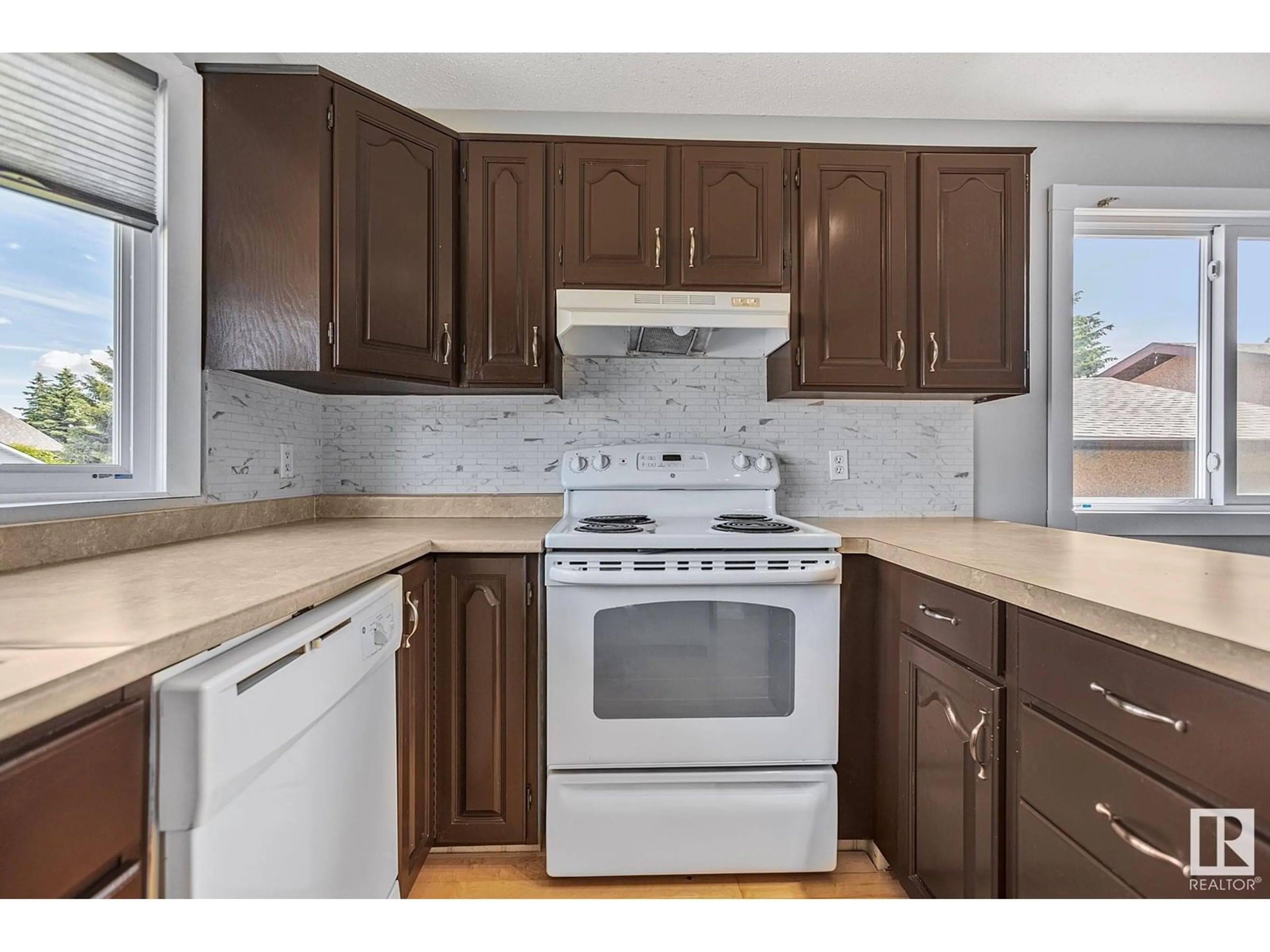 Standard kitchen, wood/laminate floor for 4507 19 AV, Edmonton Alberta T6L2S9