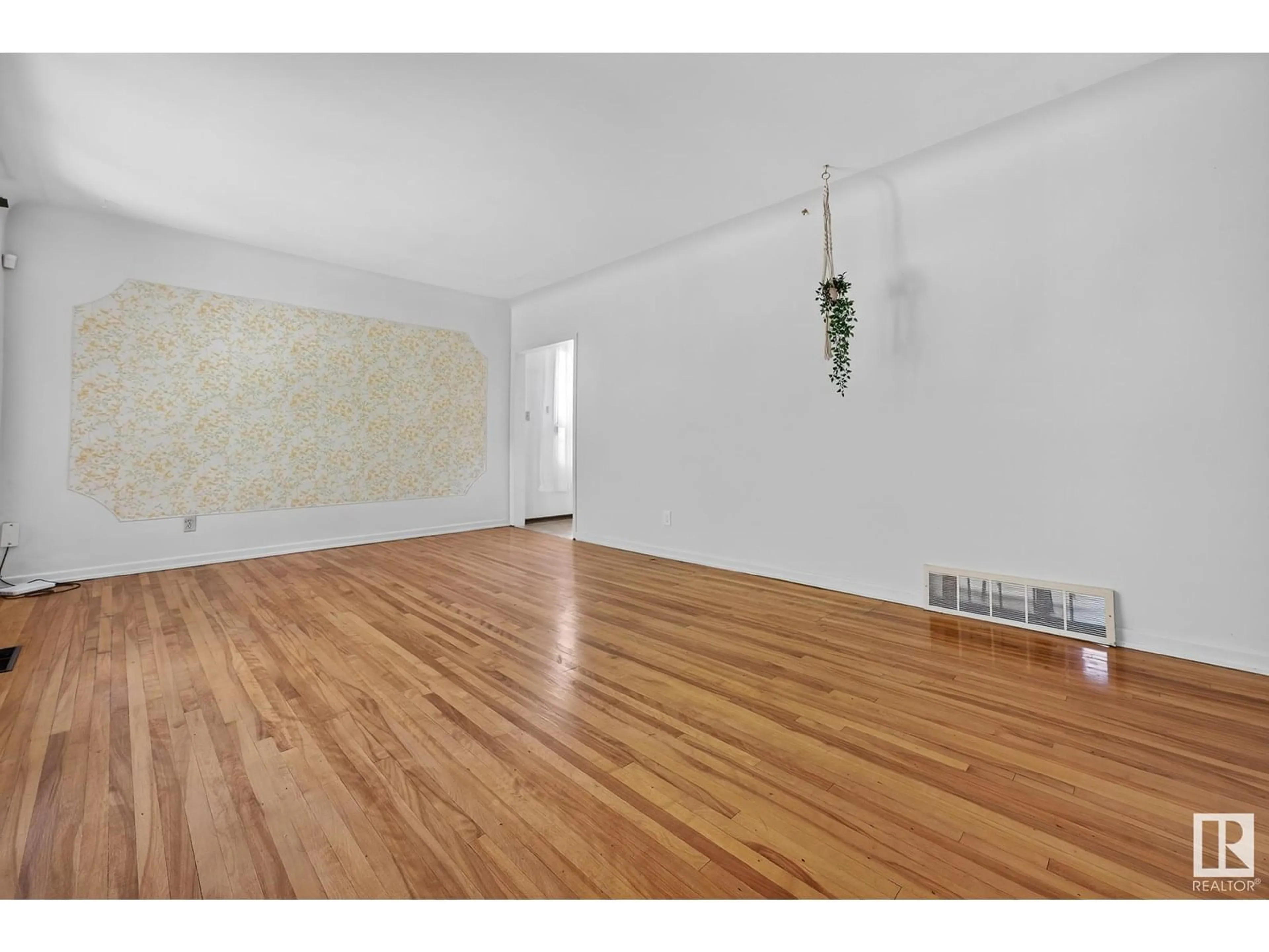 A pic of a room for NW - 8518 80 AV, Edmonton Alberta T6C0T3