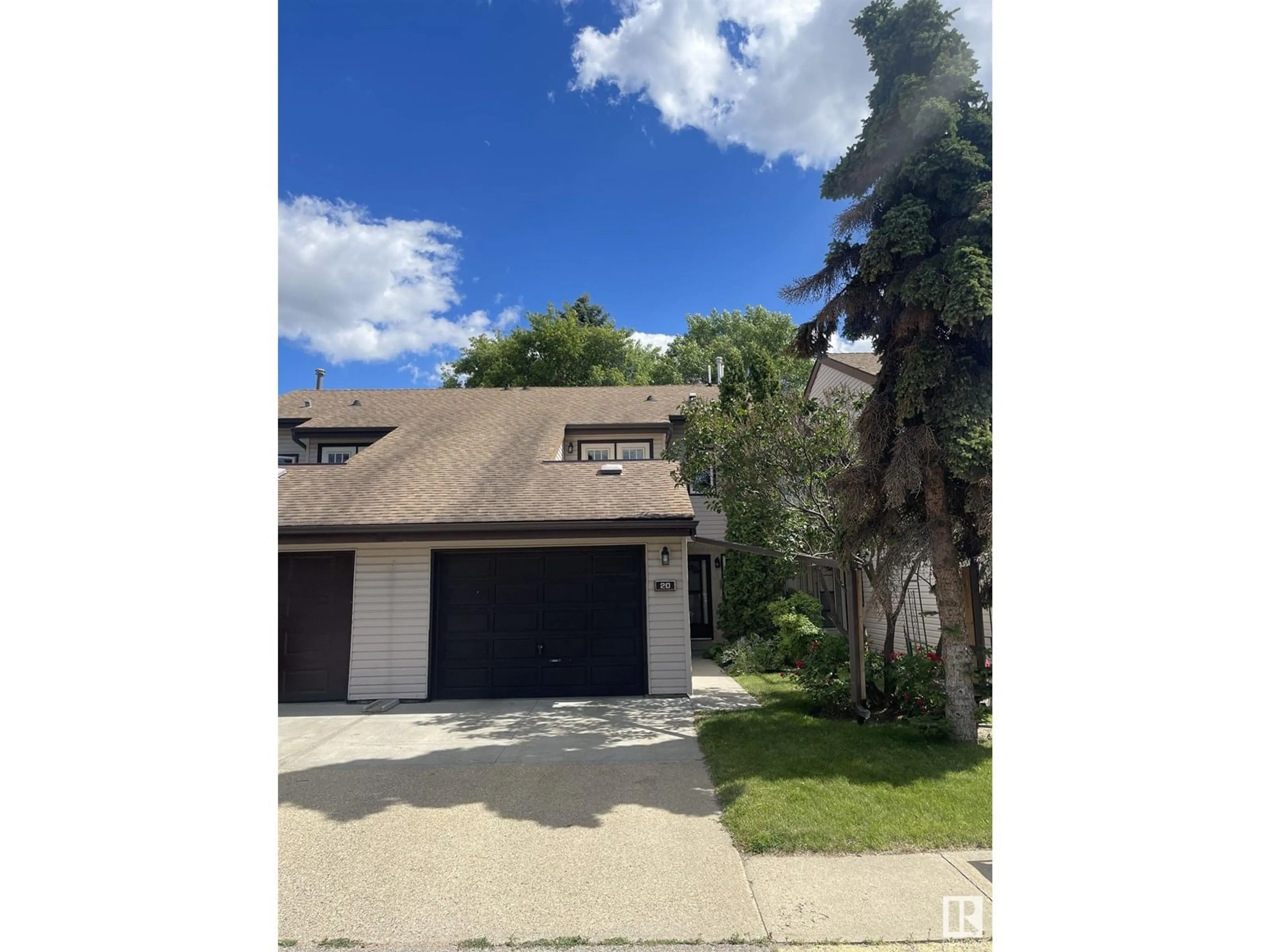 A pic from outside/outdoor area/front of a property/back of a property/a pic from drone, street for 20 GRANDIN, St. Albert Alberta T8N2Y4