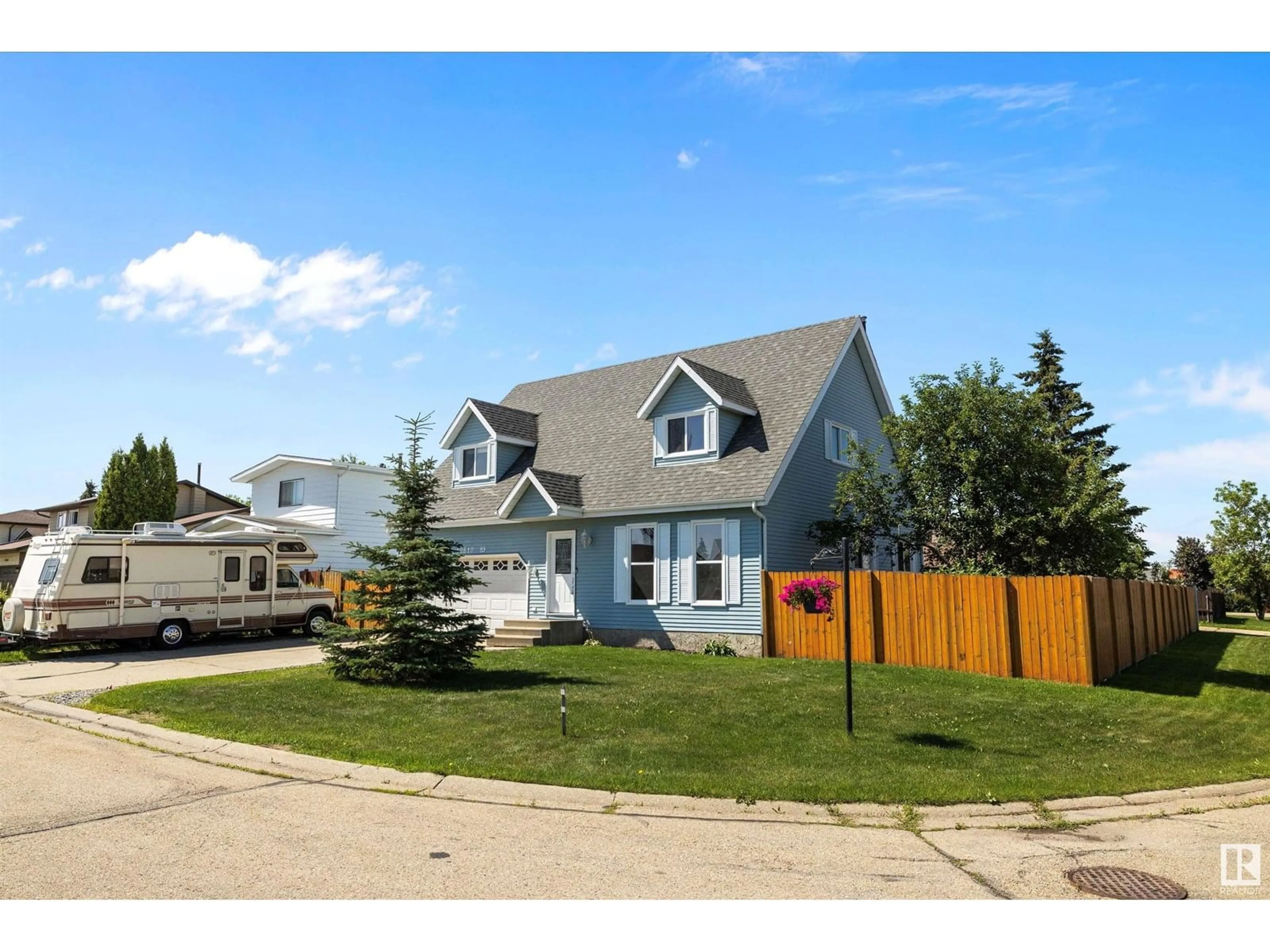 Home with vinyl exterior material, street for 10610 89 ST, Morinville Alberta T8R1C7