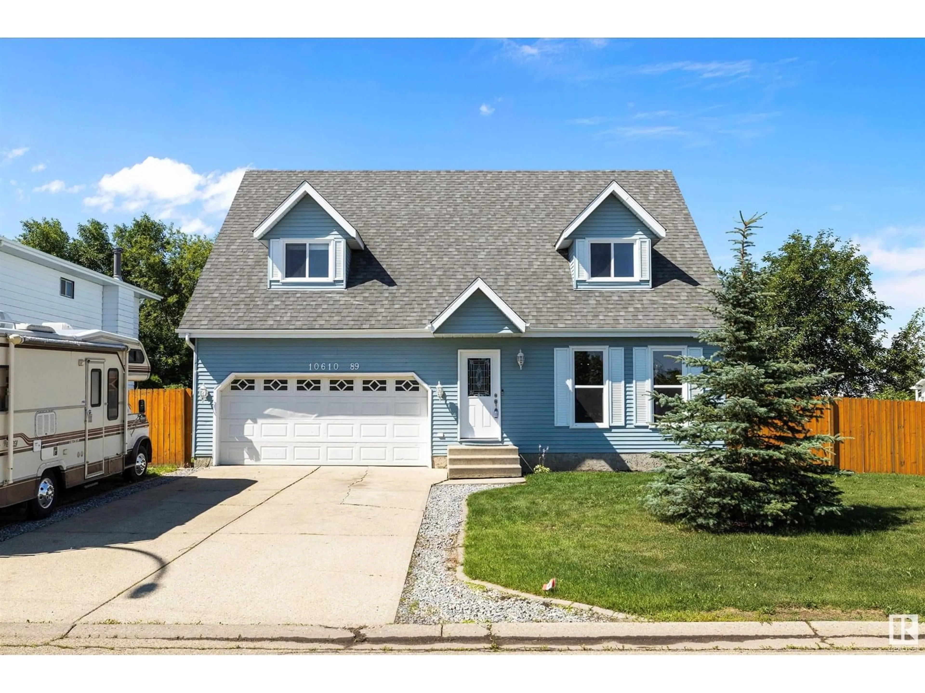 Home with vinyl exterior material, street for 10610 89 ST, Morinville Alberta T8R1C7