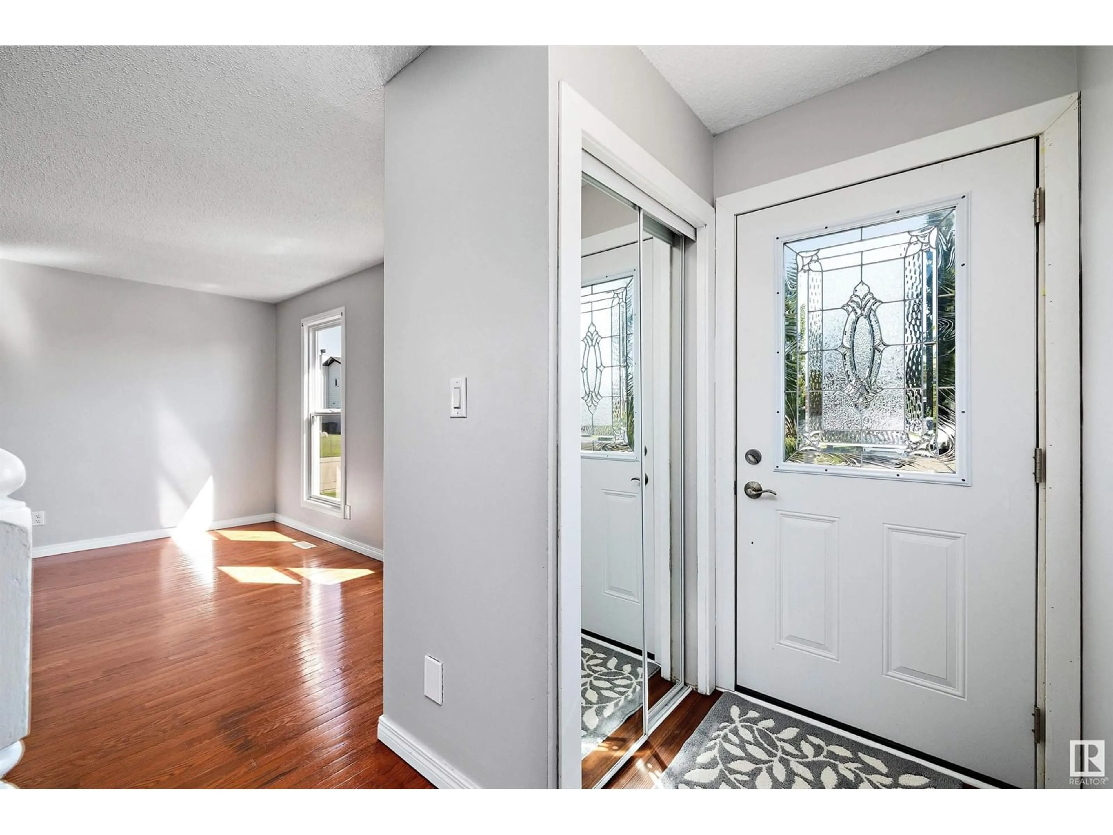 Indoor entryway for 10610 89 ST, Morinville Alberta T8R1C7