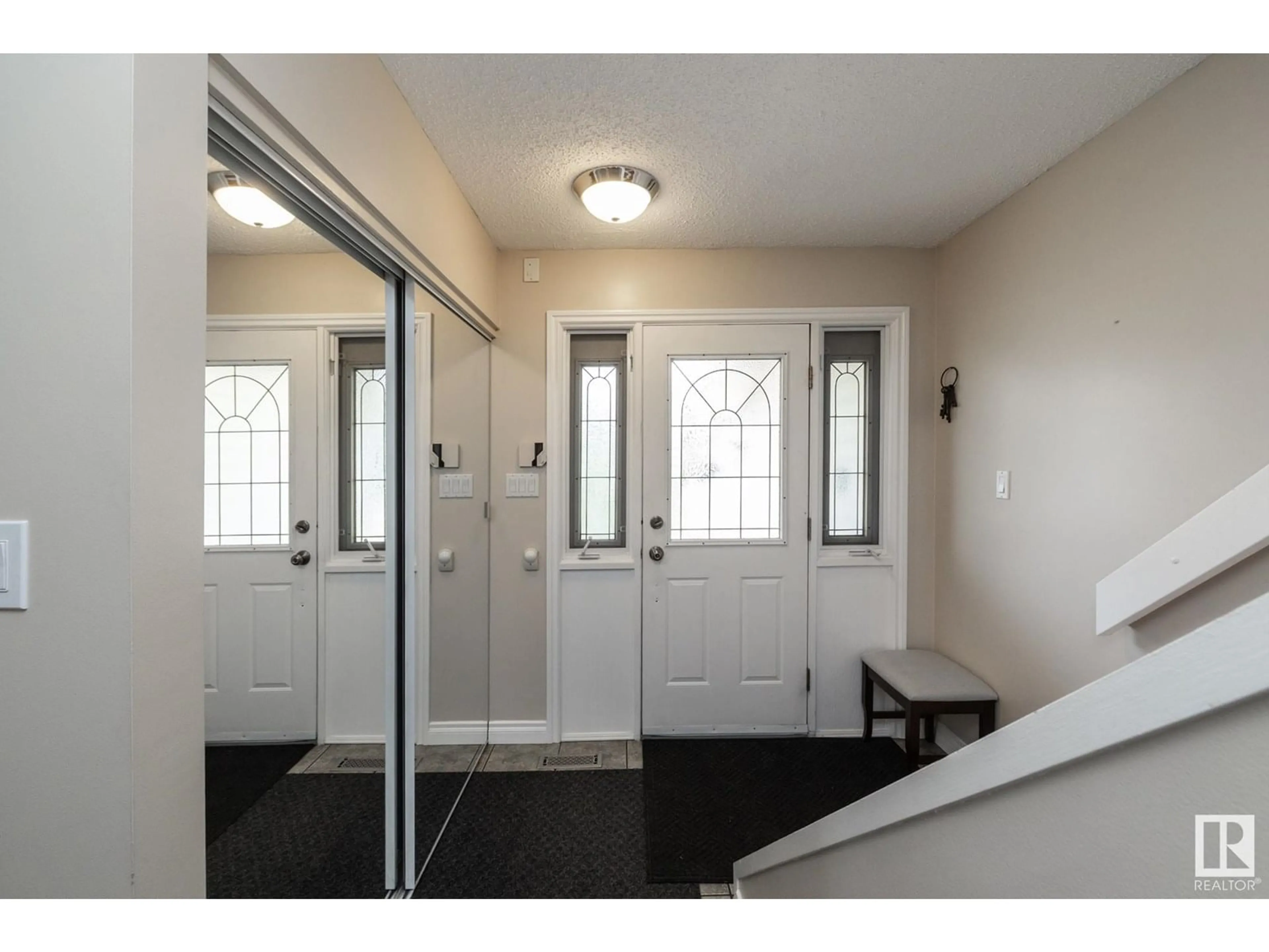 Indoor entryway for 11728 28 AV, Edmonton Alberta T6J3P2