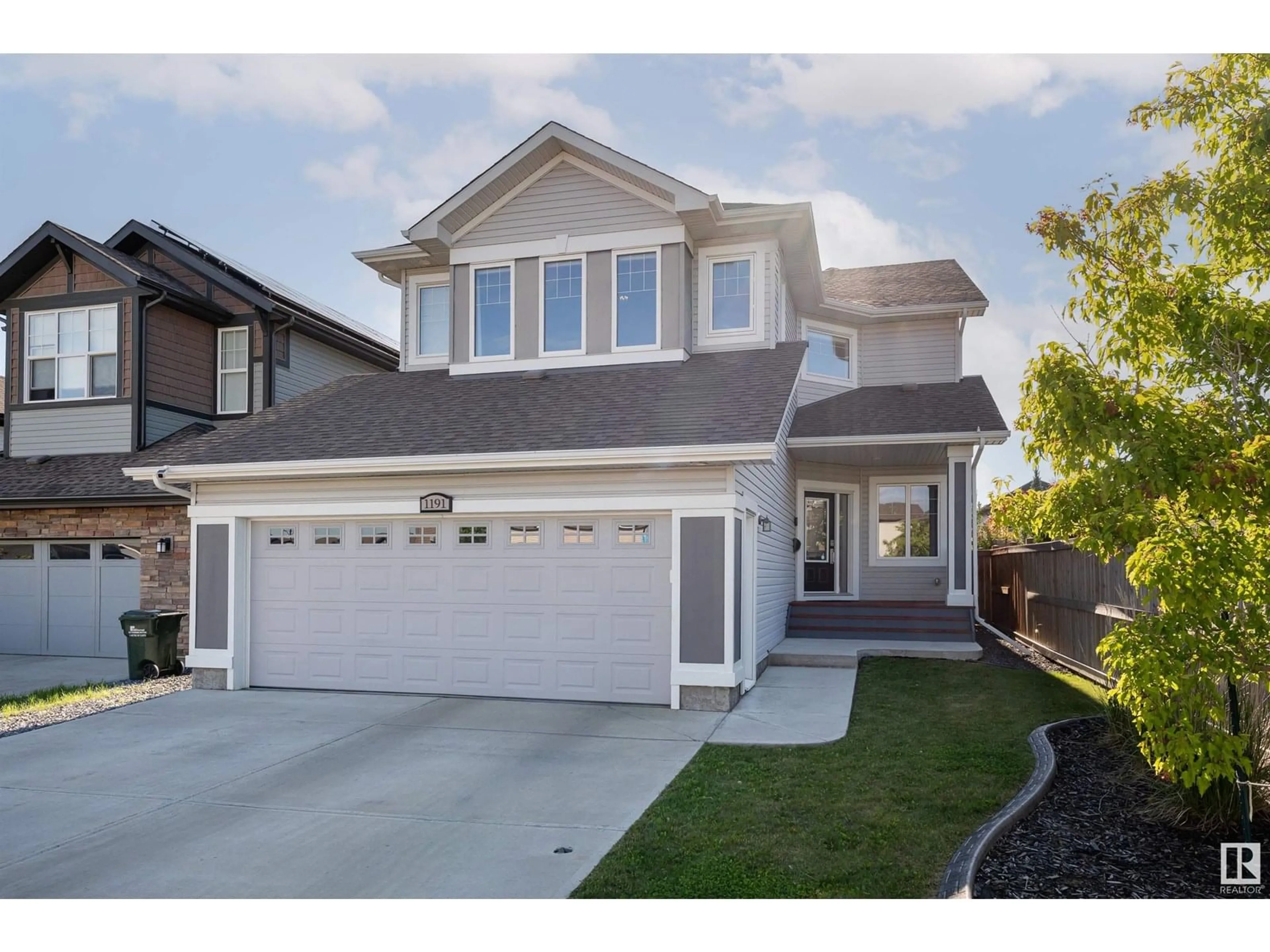 Home with vinyl exterior material, street for 1191 SANDSTONE BV, Sherwood Park Alberta T8H1A9