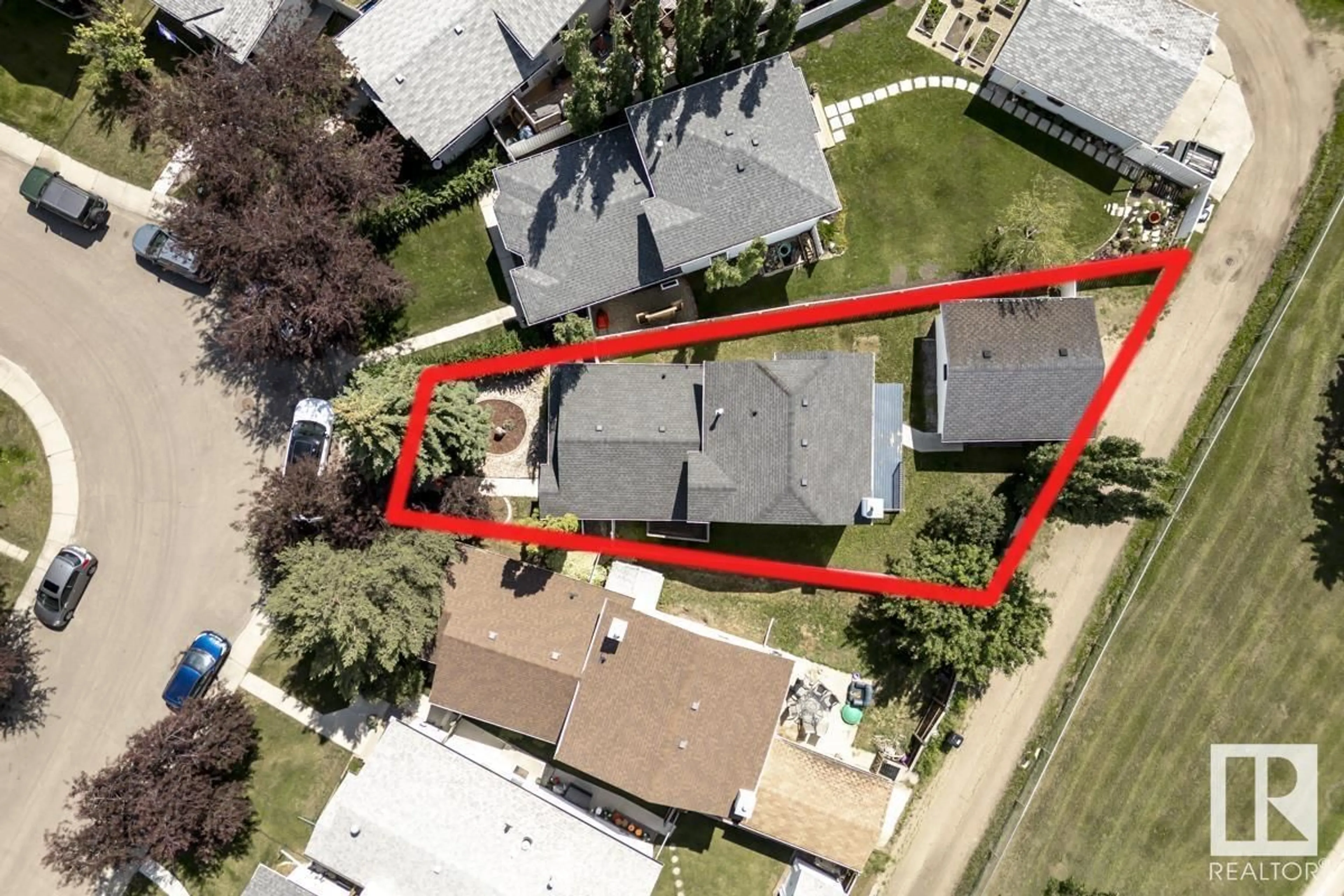 A pic from outside/outdoor area/front of a property/back of a property/a pic from drone, street for 1520 80A ST, Edmonton Alberta T6K4E2
