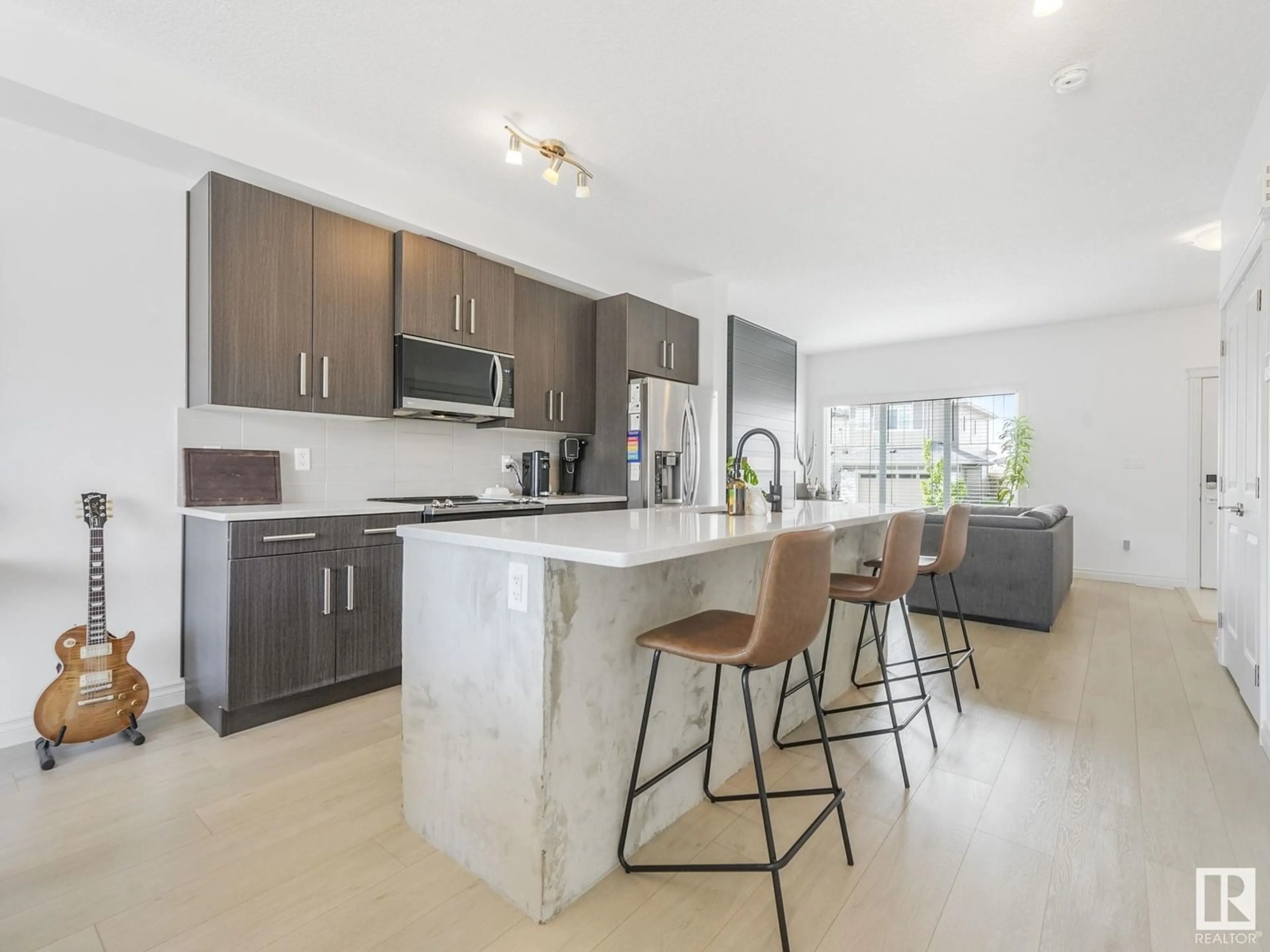 Open concept kitchen, ceramic/tile floor for 822 MORRIS AV, Leduc Alberta T9E1E9