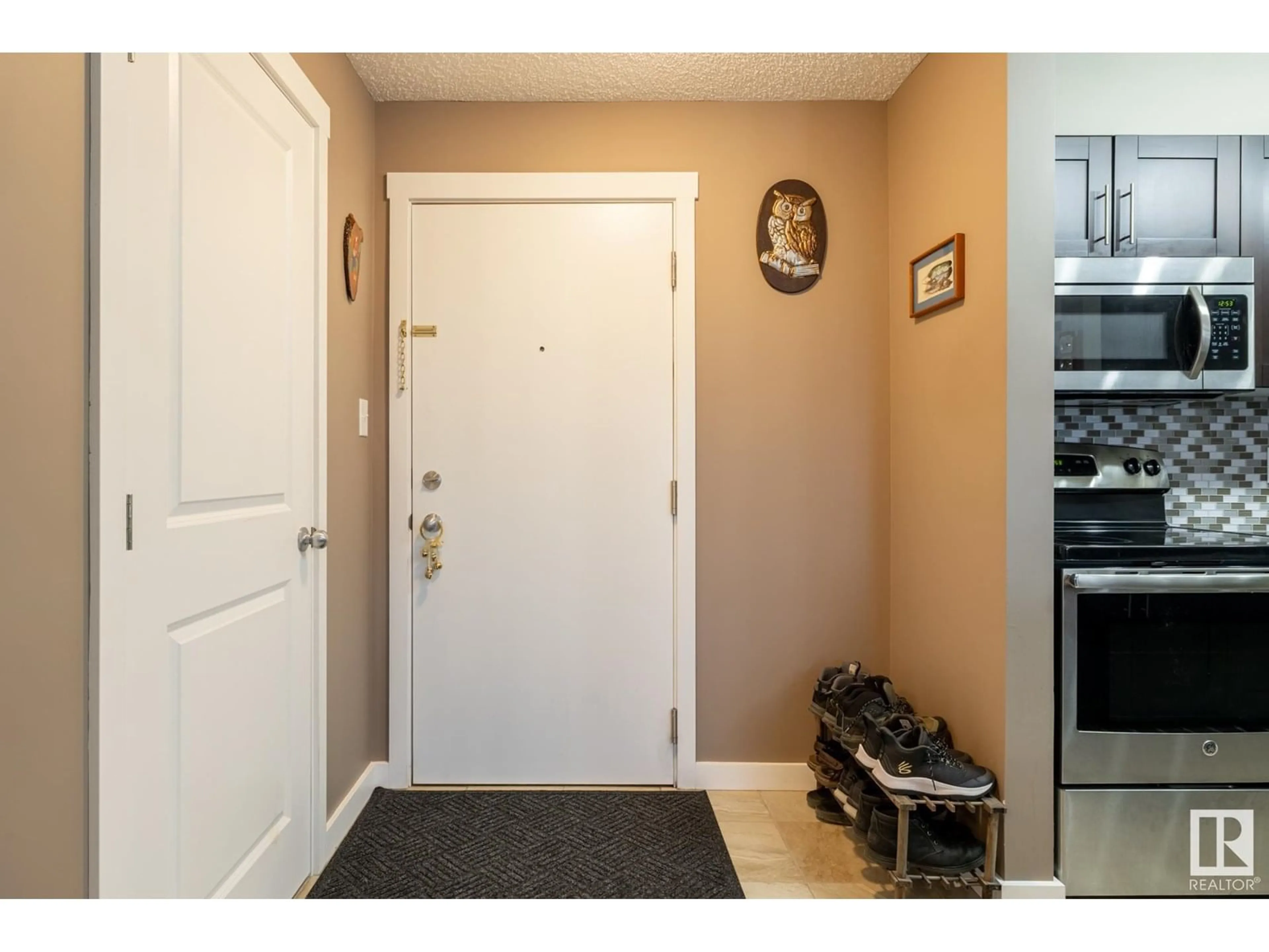 Indoor entryway for 204 - 25 ELEMENT DR, St. Albert Alberta T8N7S1