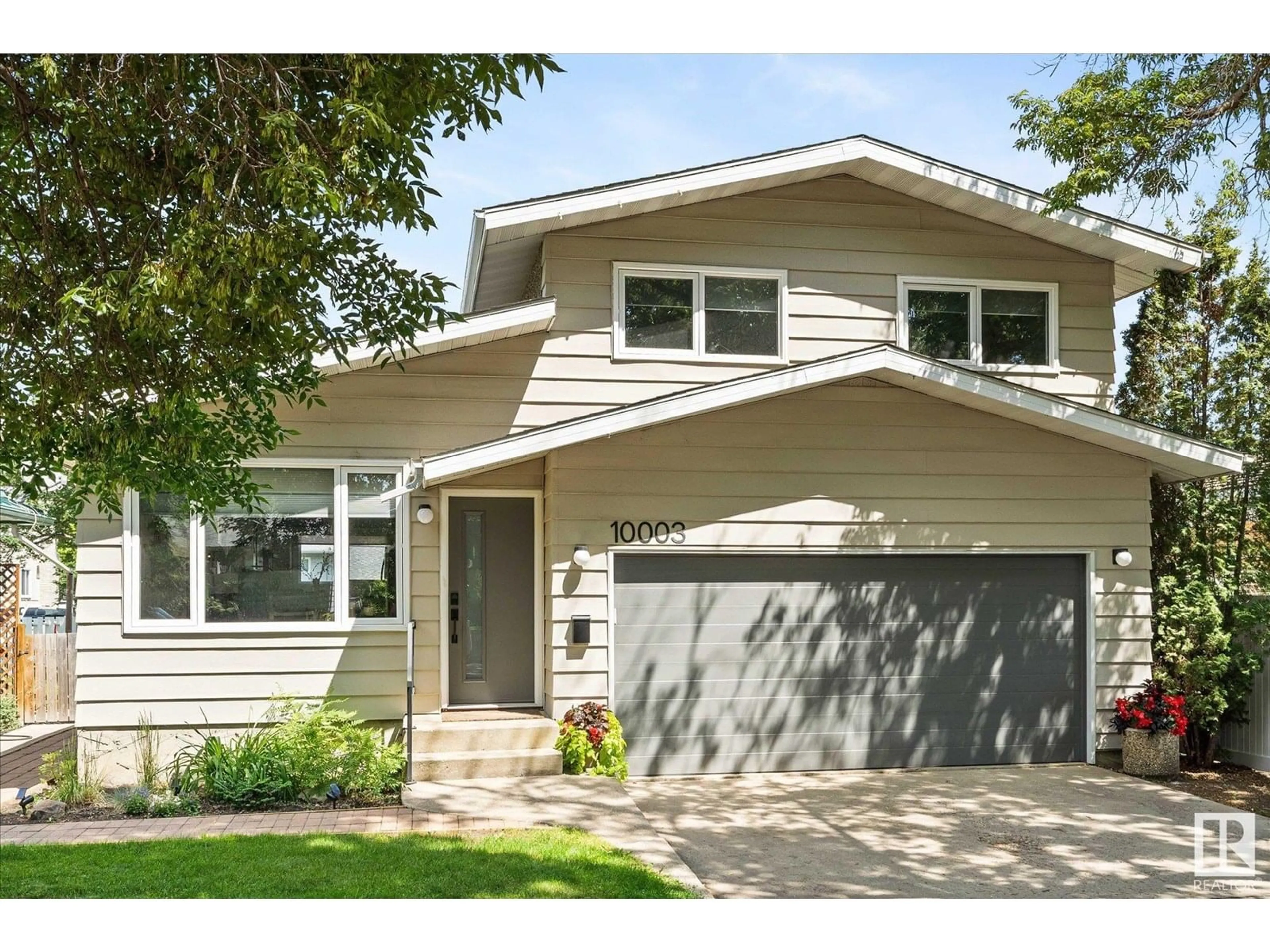 Home with vinyl exterior material, street for 10003 107 ST, Fort Saskatchewan Alberta T8L2H5