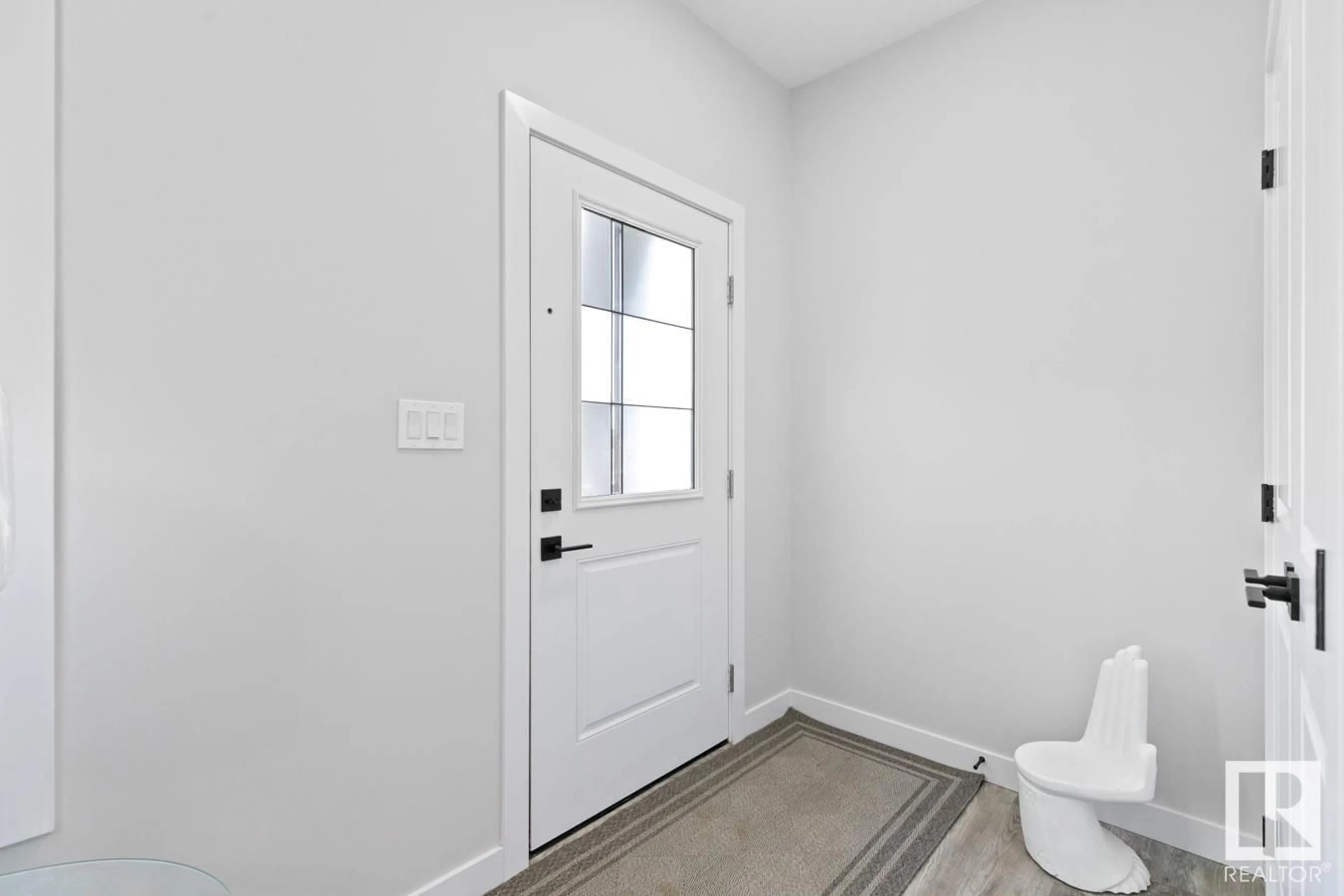 Indoor entryway for 589 BLACK STONE BV, Leduc Alberta T9E1M3