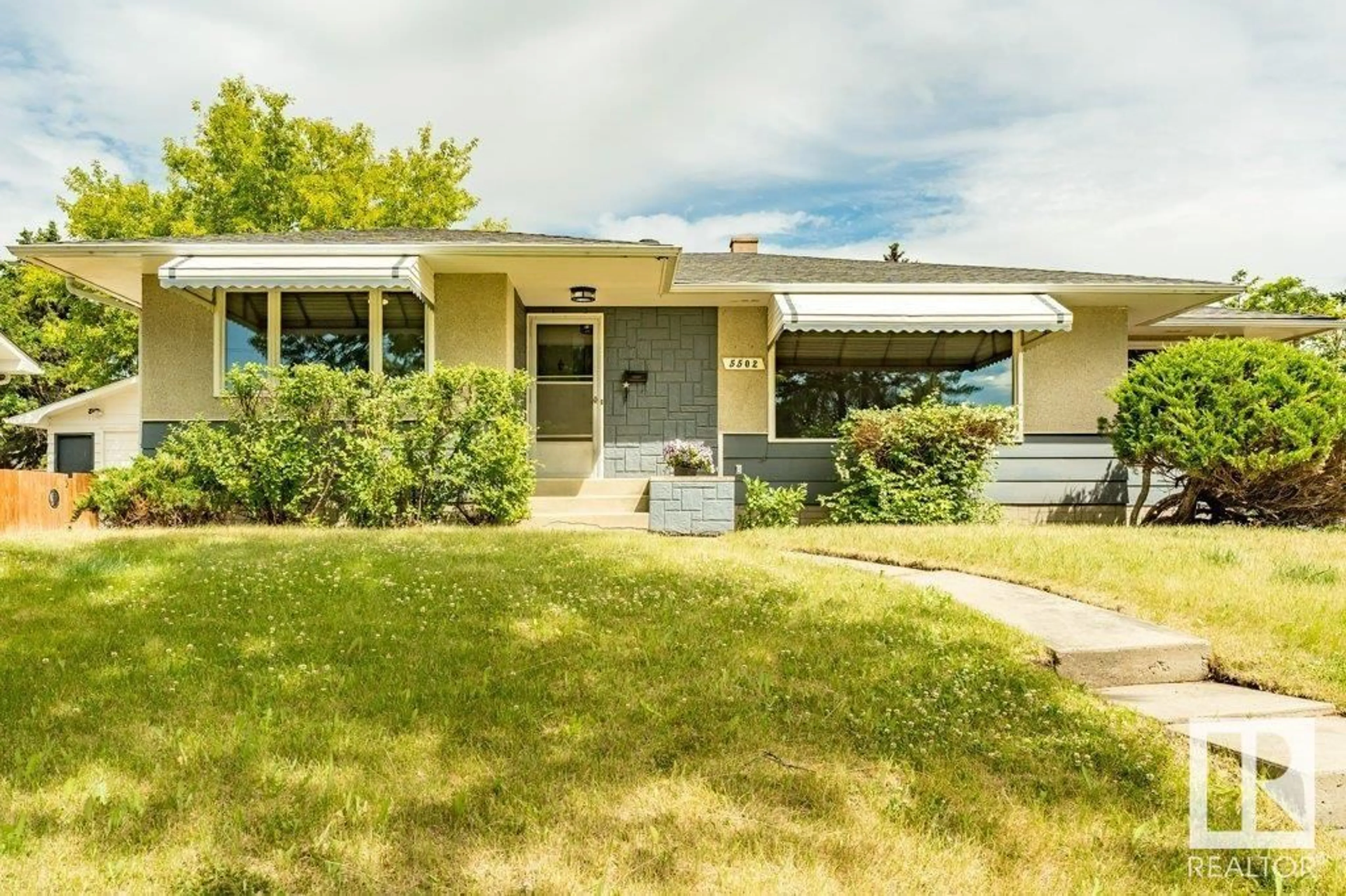 Home with vinyl exterior material, street for 5502 44 AV, Wetaskiwin Alberta T9A0C9