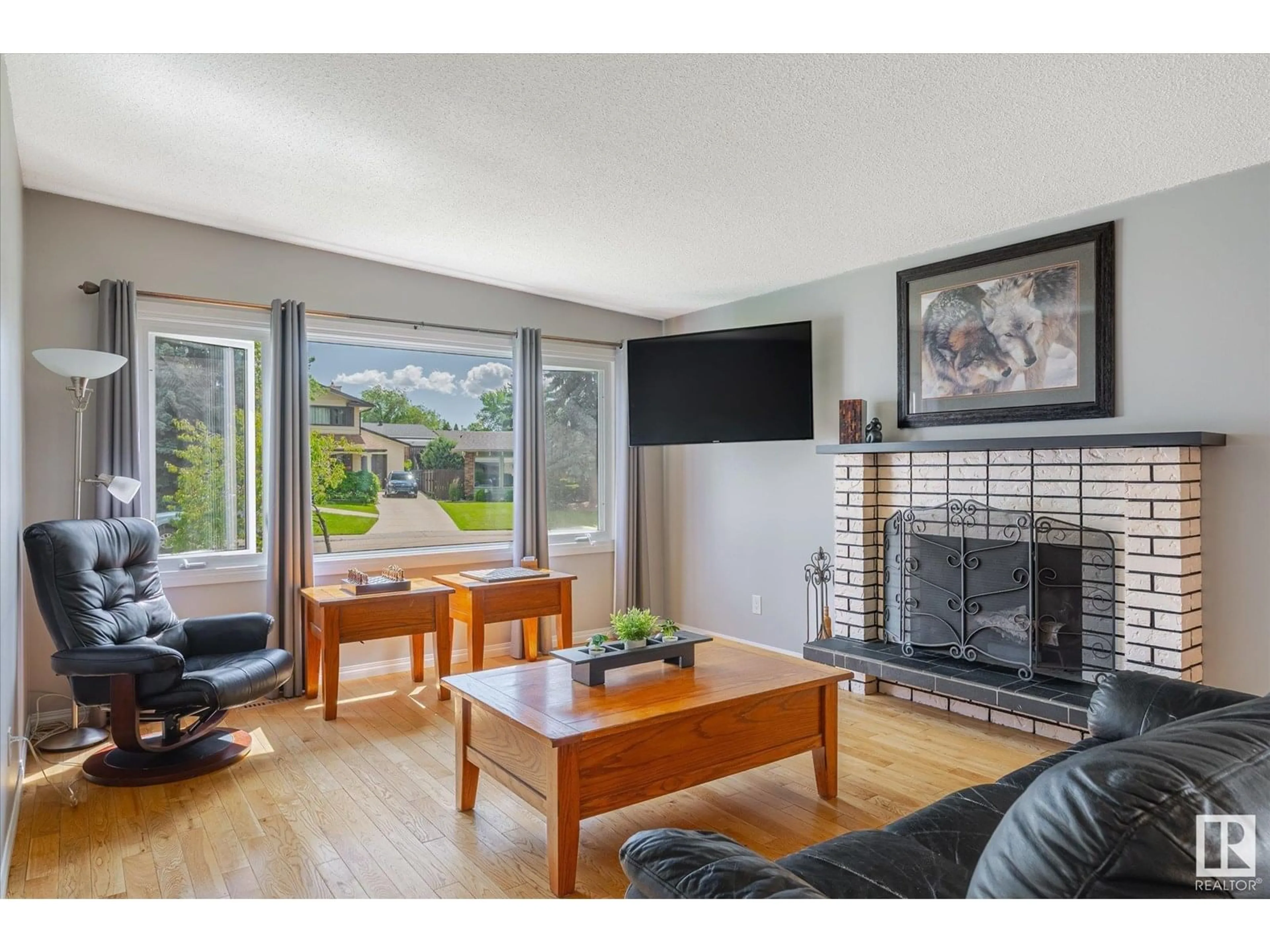 Living room with furniture, wood/laminate floor for 19 GARFIELD CR, Sherwood Park Alberta T8A3L6