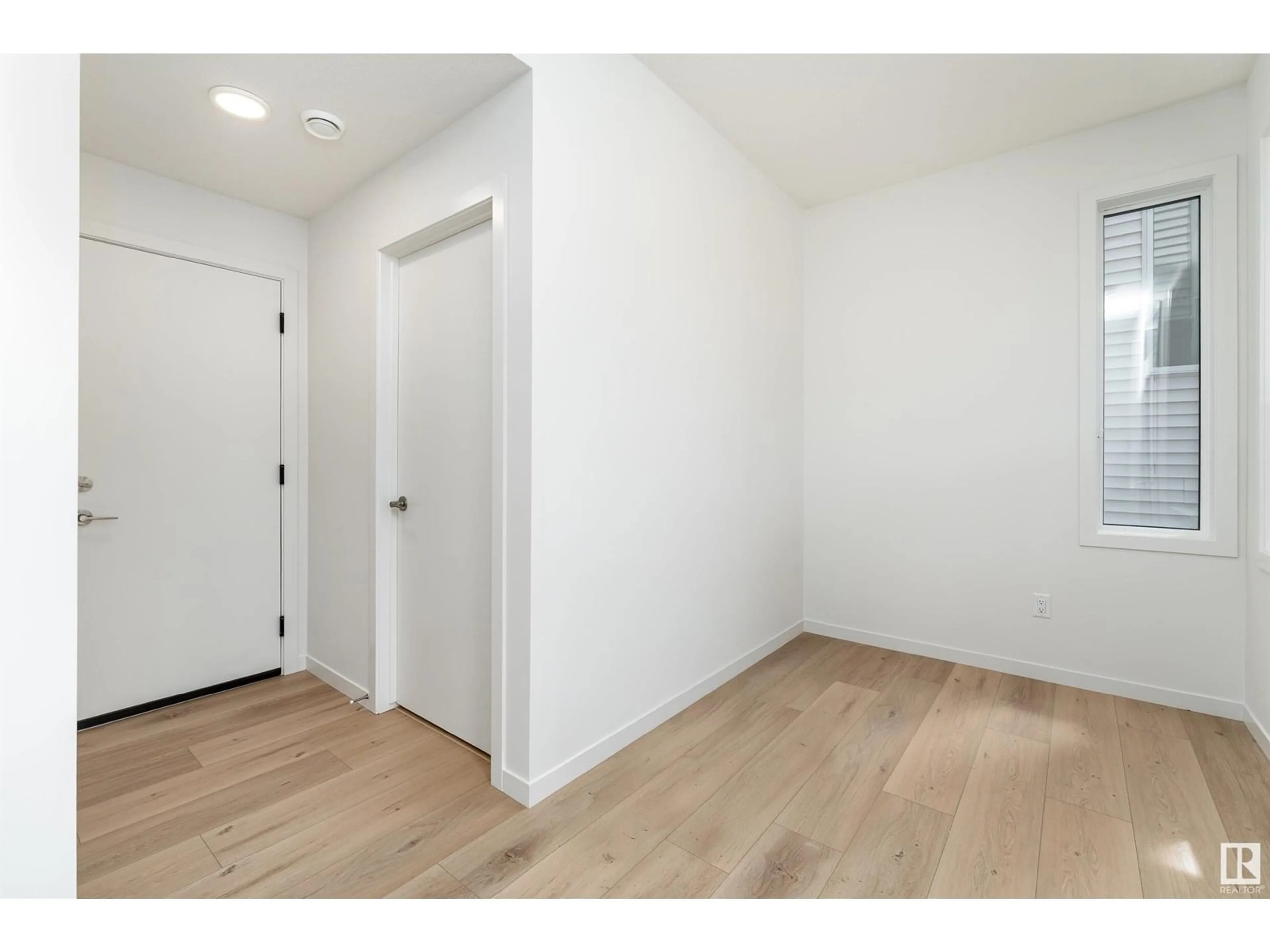 Unknown for 417 32 ST, Edmonton Alberta T6X3C8
