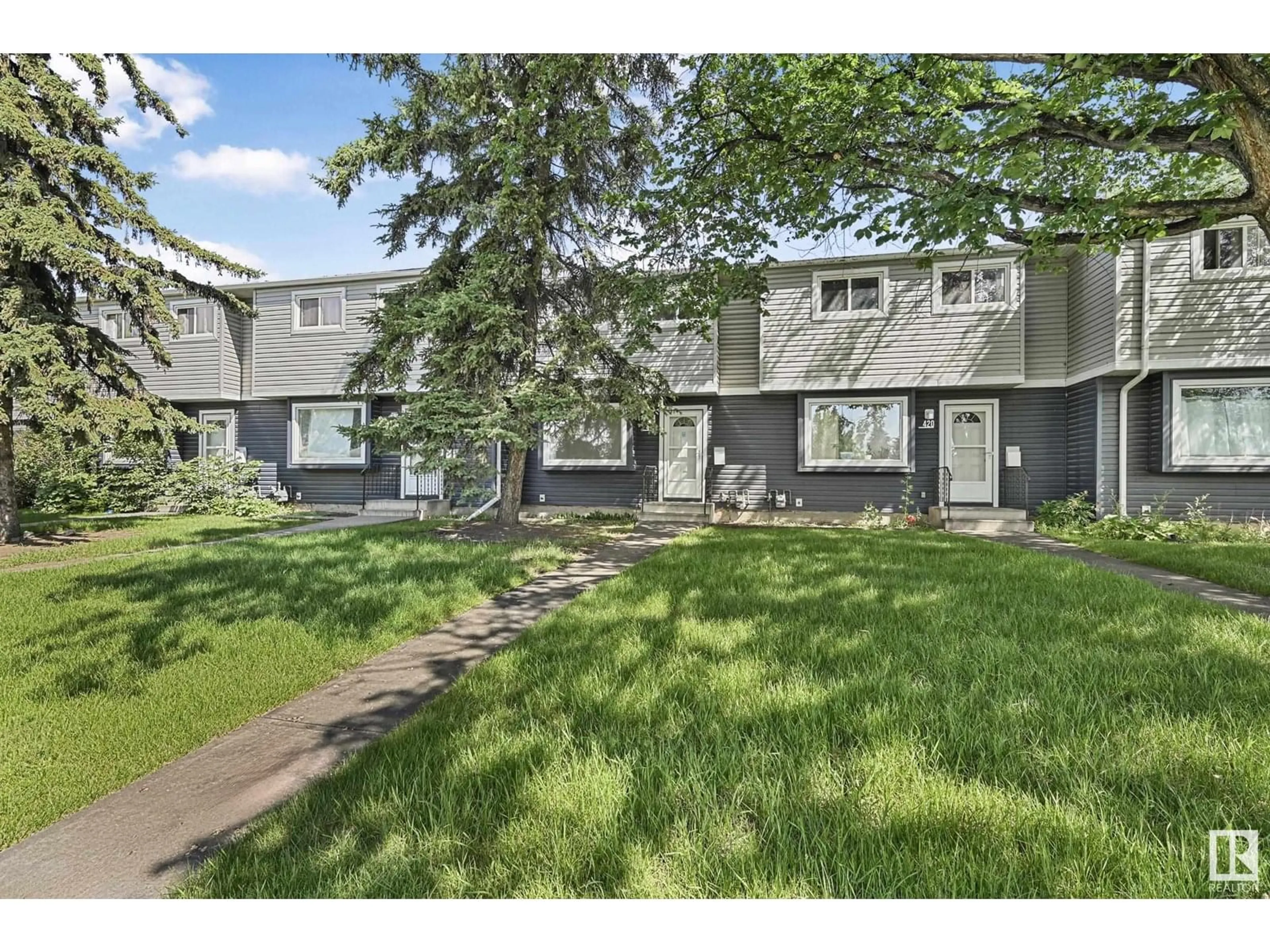 Patio, street for 416 HERMITAGE RD, Edmonton Alberta T5A3K9