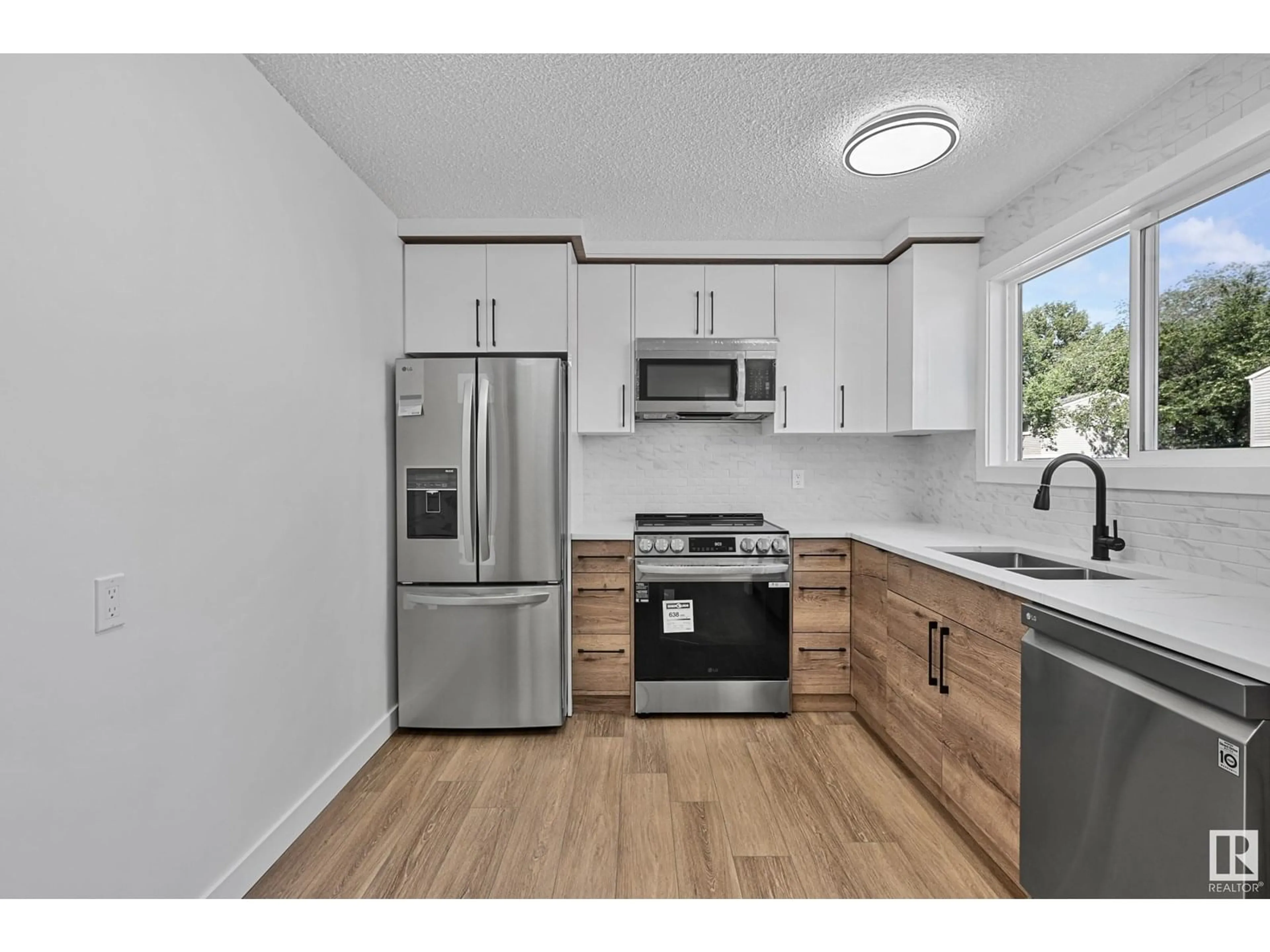 Standard kitchen, wood/laminate floor for 416 HERMITAGE RD, Edmonton Alberta T5A3K9