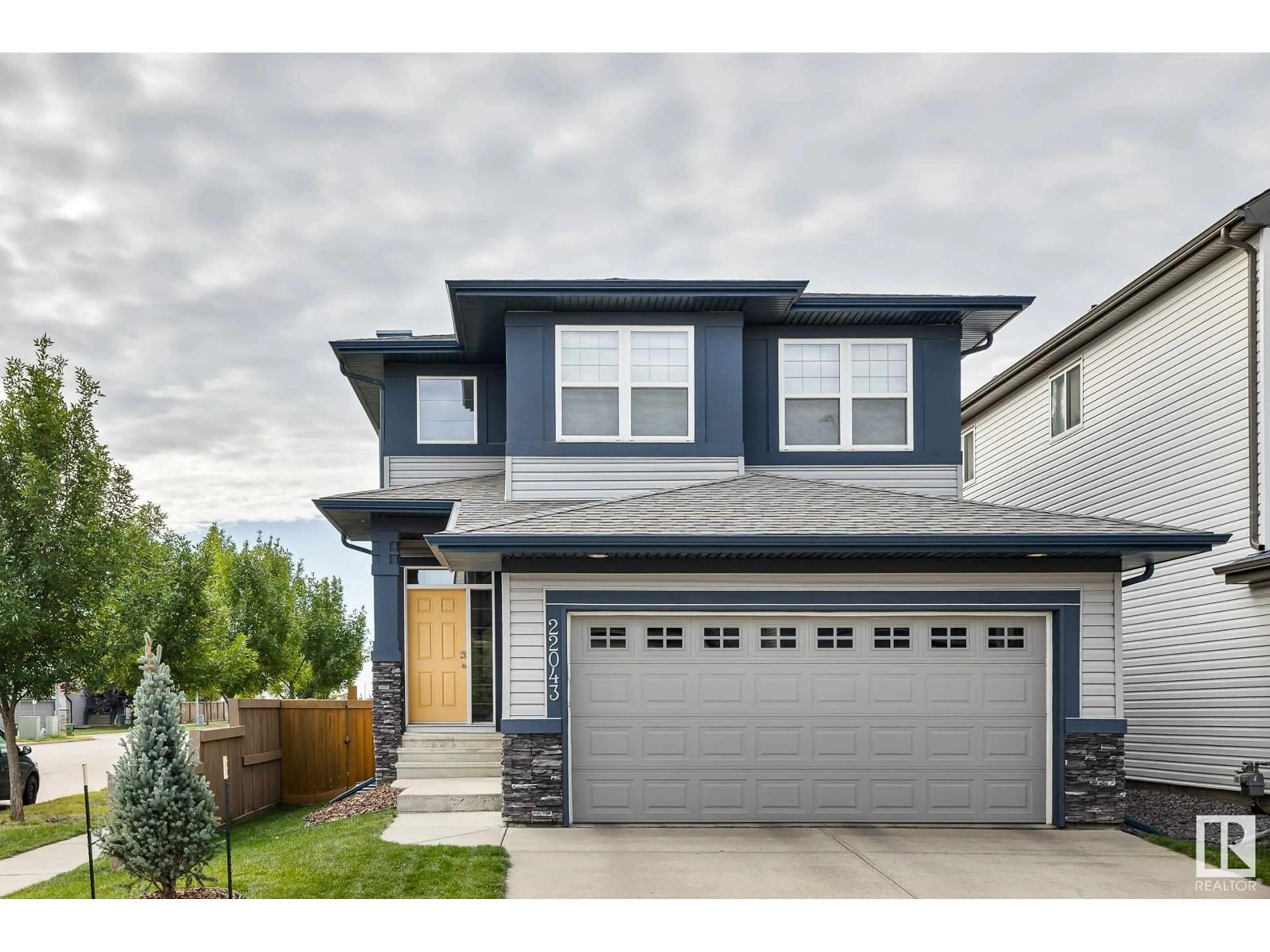 Home with vinyl exterior material, street for 22043 95 AV NW, Edmonton Alberta T5T4A7
