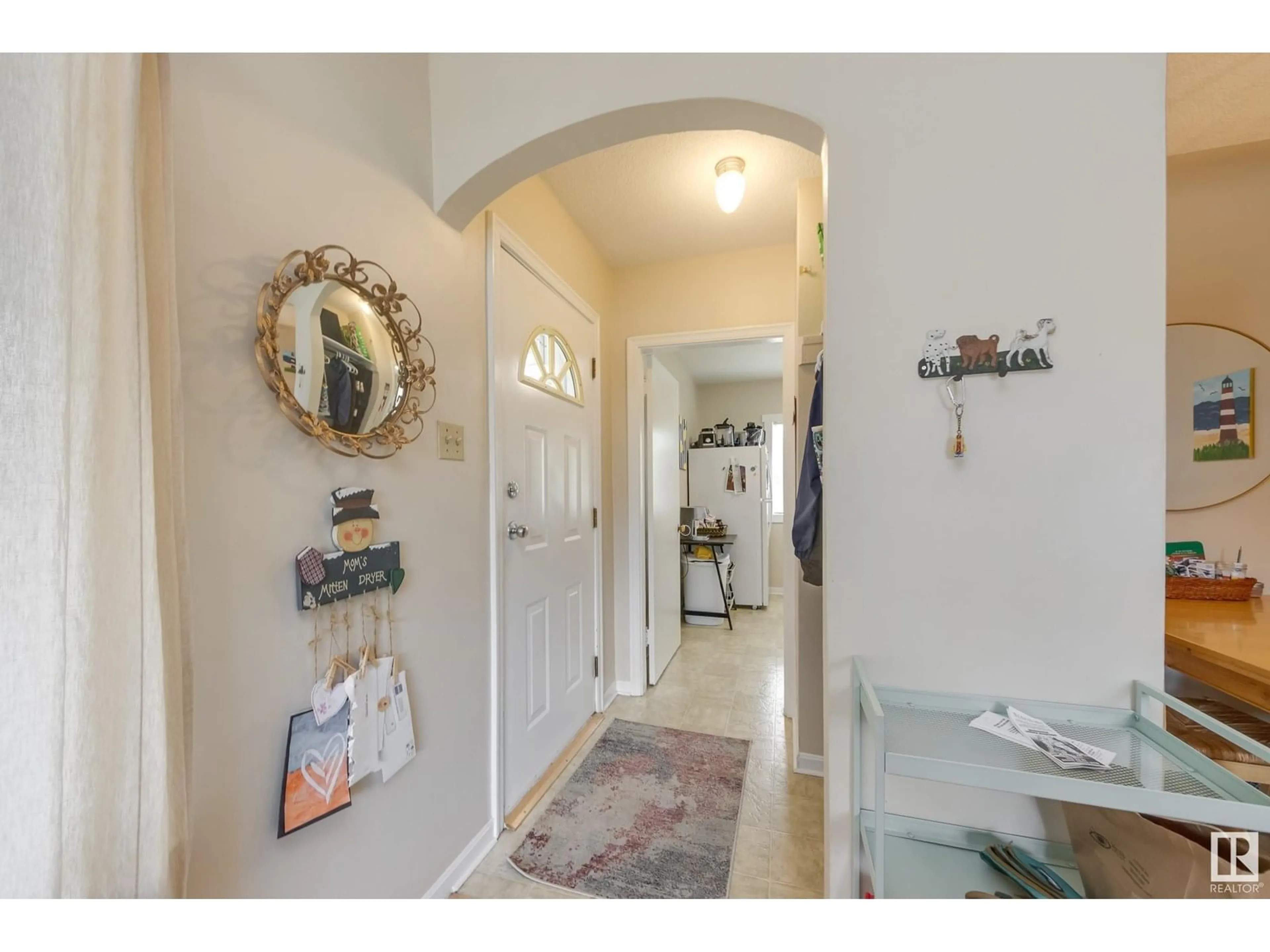 Indoor entryway for 9909 87 AV, Edmonton Alberta T6E2N8