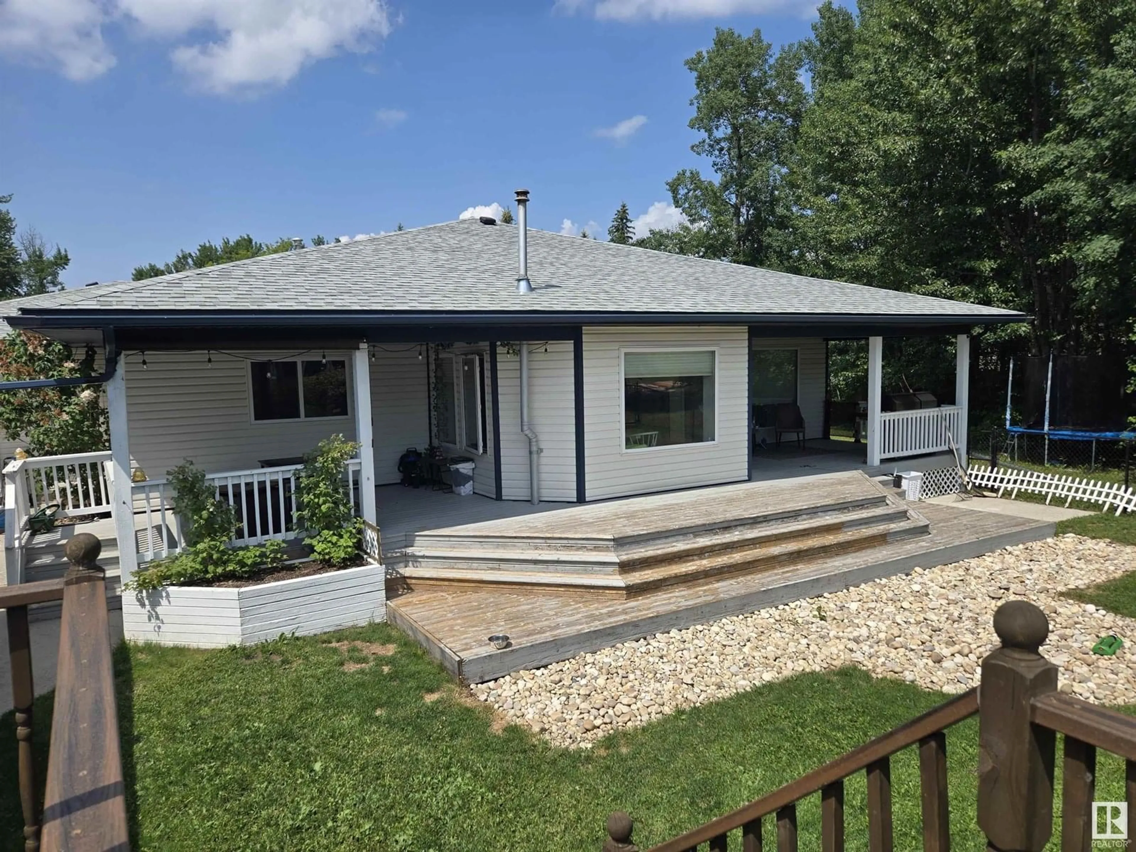A pic from outside/outdoor area/front of a property/back of a property/a pic from drone, unknown for 21 POWER DR, Rural Lac Ste. Anne County Alberta T0E0A0